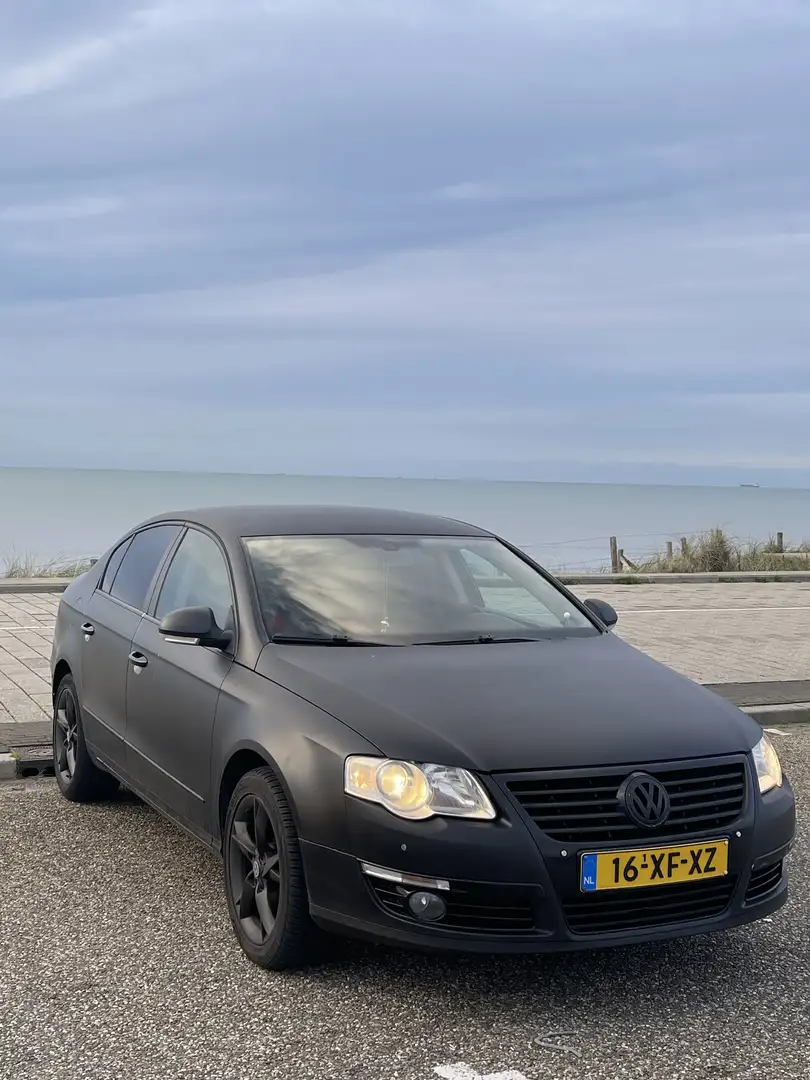 Volkswagen Passat 2.0 FSI Highline Bns Zwart - 1