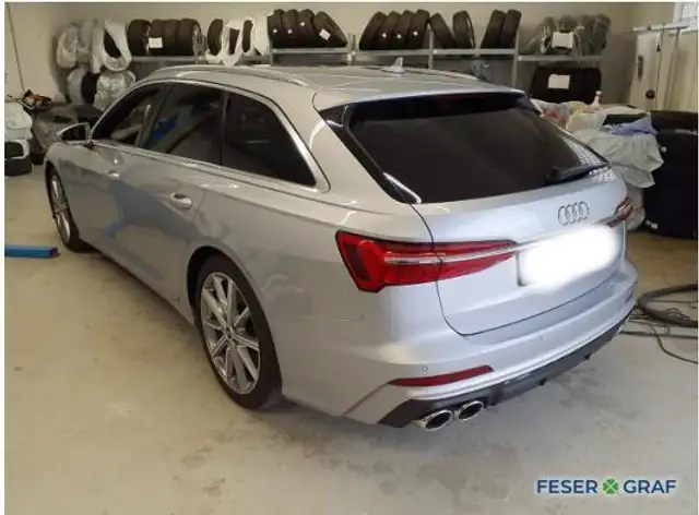 Audi S6 view 3