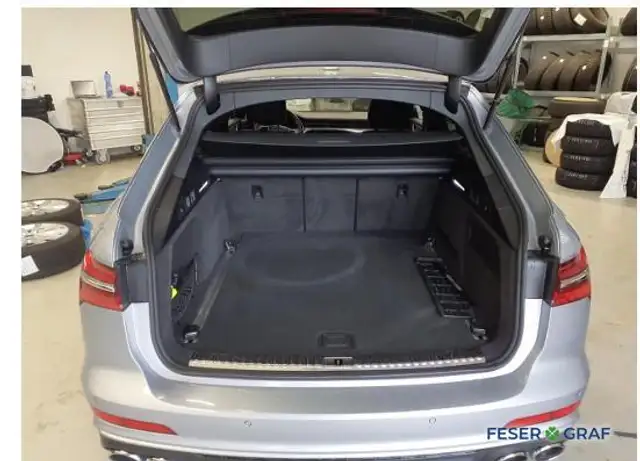 Audi S6 view 8