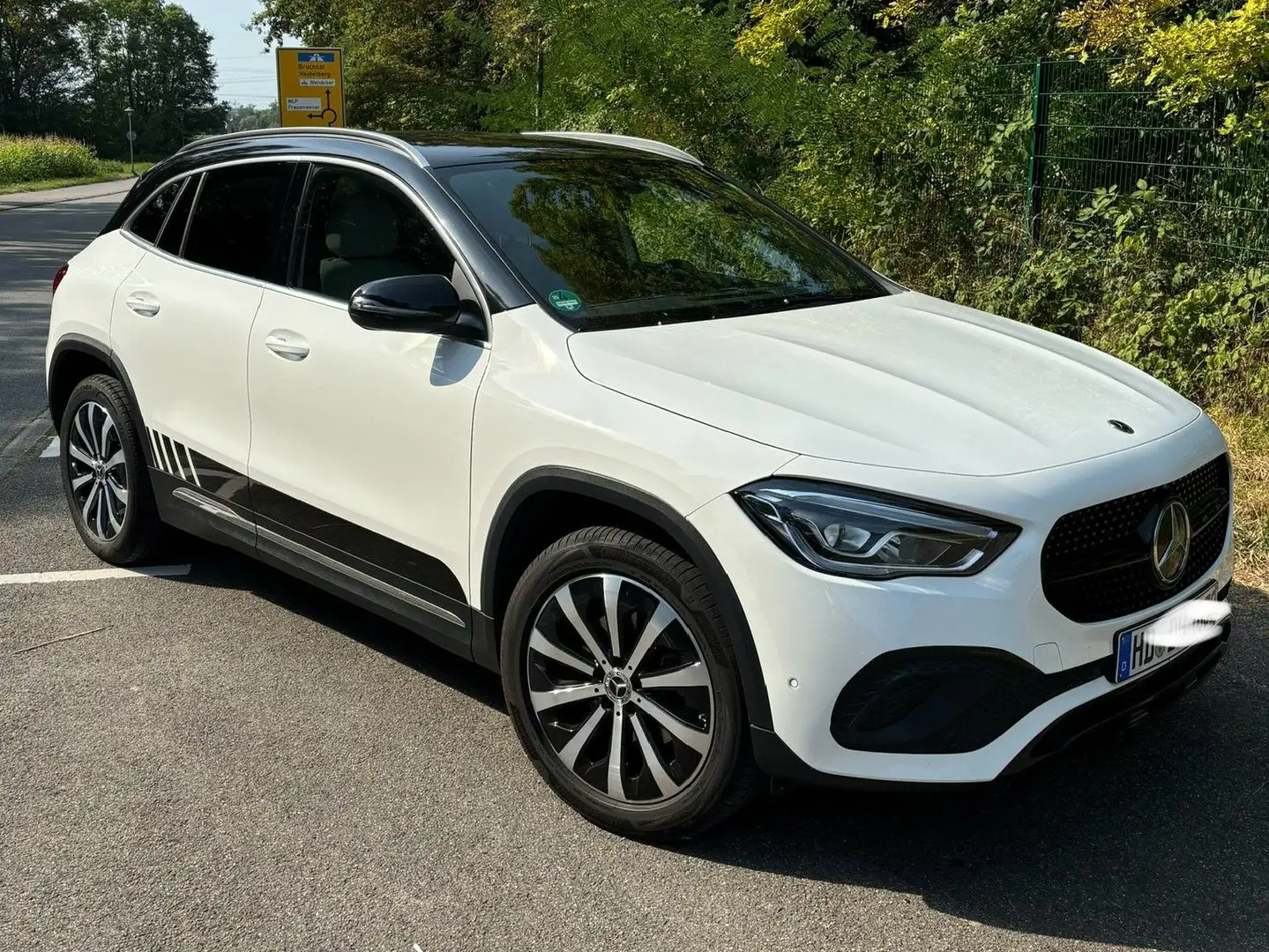 Mercedes-Benz GLA 200 SONDER*AMG*NIGHT*AHK*1.Hand*19 ZOLL*SOUND*AUTOMA Blanc - 2