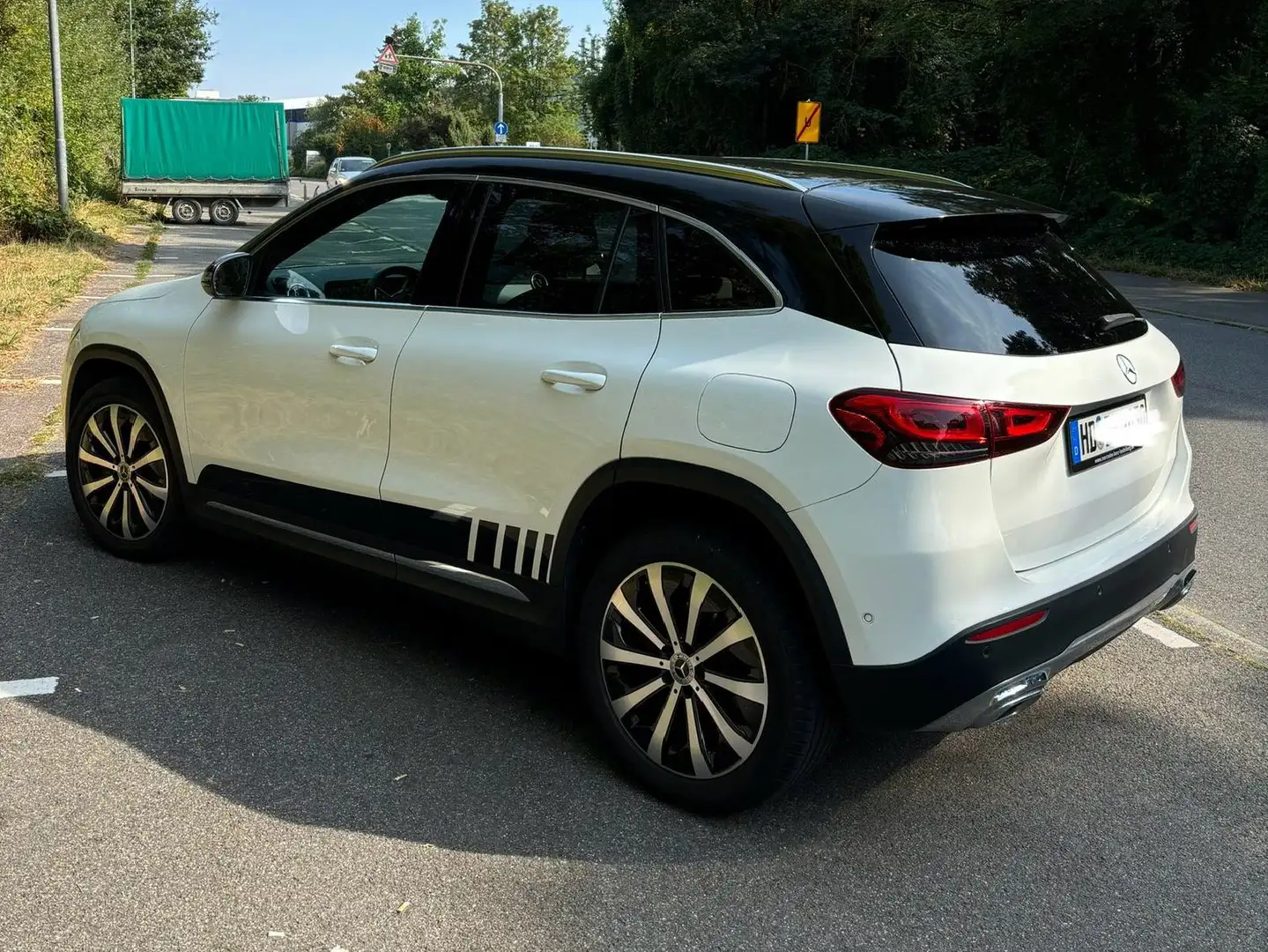 Mercedes-Benz GLA 200 SONDER*AMG*NIGHT*AHK*1.Hand*19 ZOLL*SOUND*AUTOMA Blanc - 1