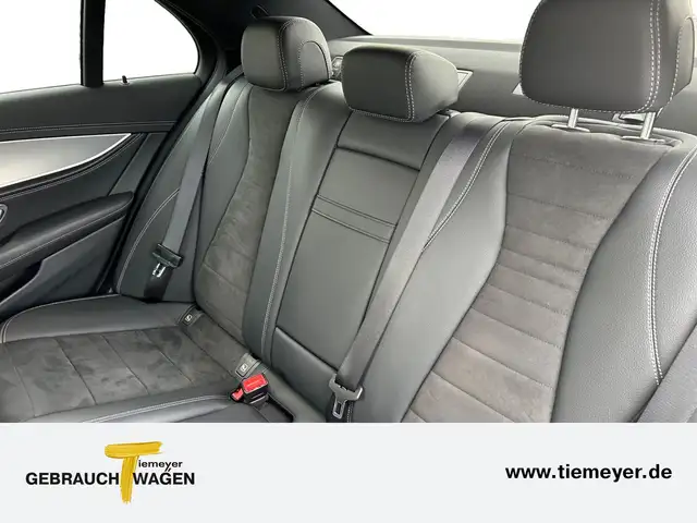 Mercedes-Benz 220 view 11