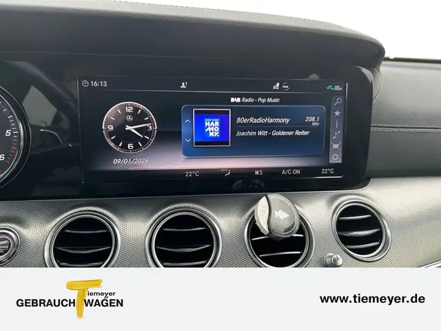 Mercedes-Benz 220 view 14
