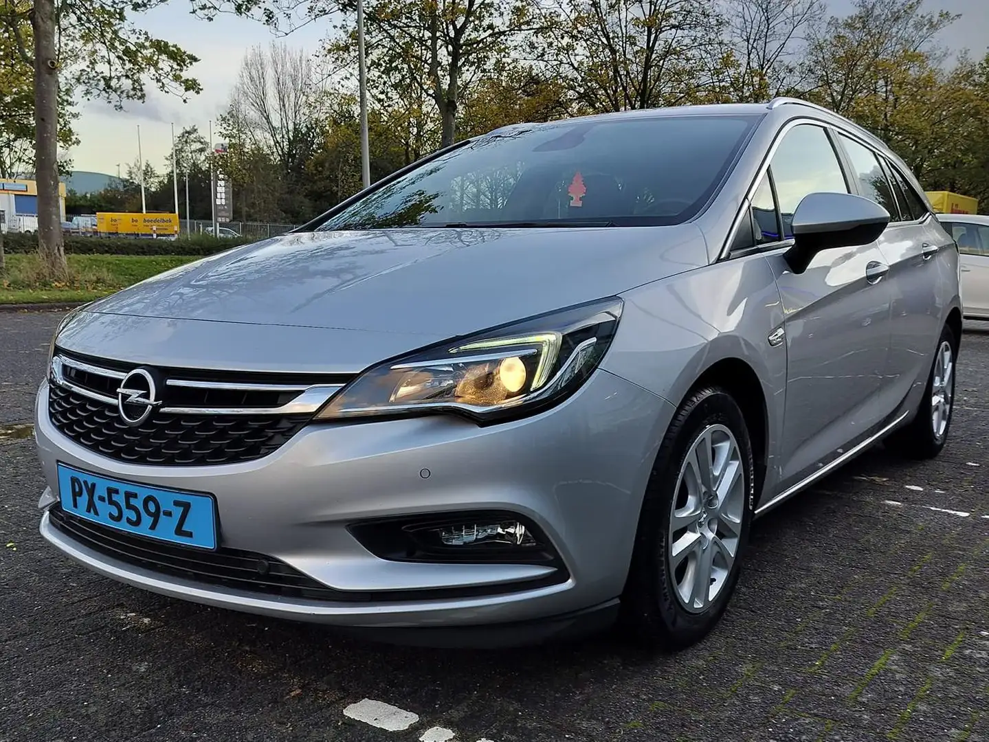Opel Astra 1.6 CDTI Online Edition Zilver - 1