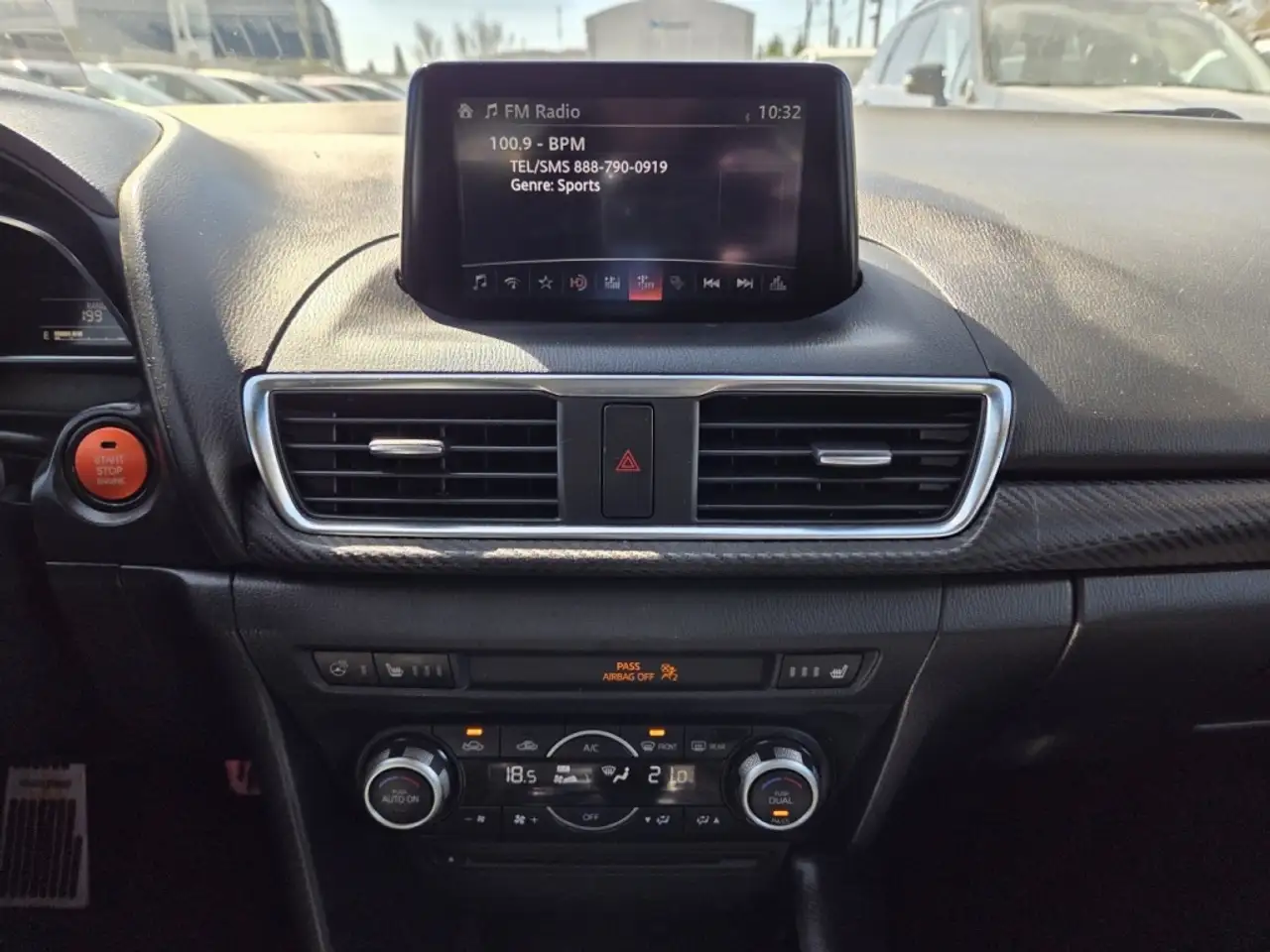 Mazda 3 снимка Mazda 3