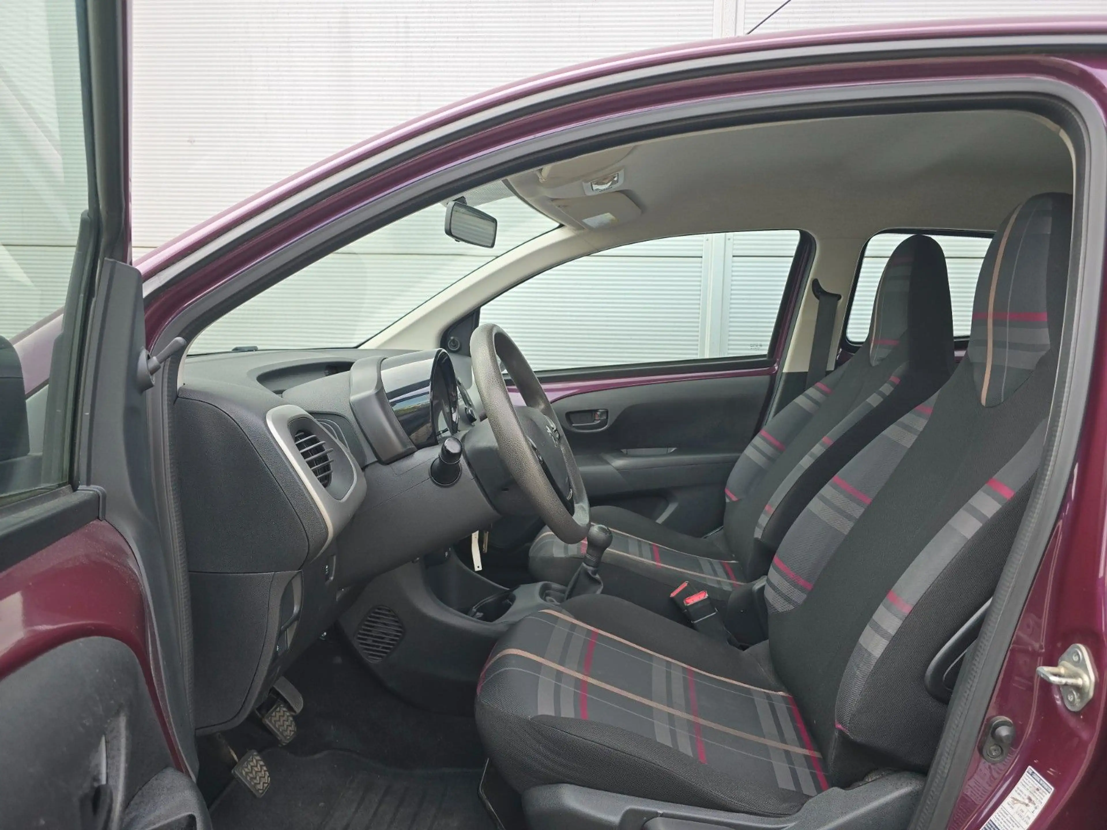 Peugeot 108 Active — photo 10