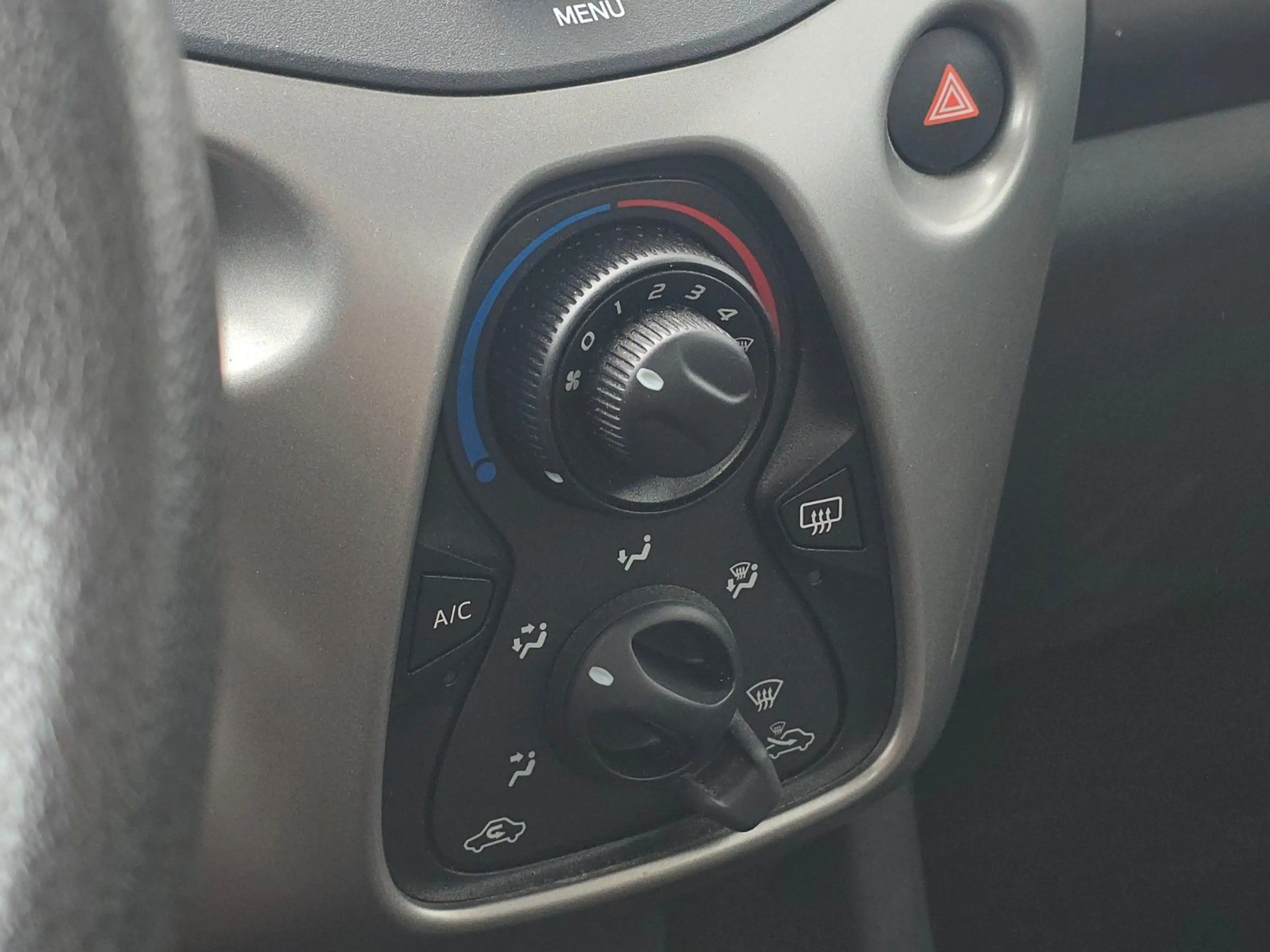 Peugeot 108 Active — photo 15