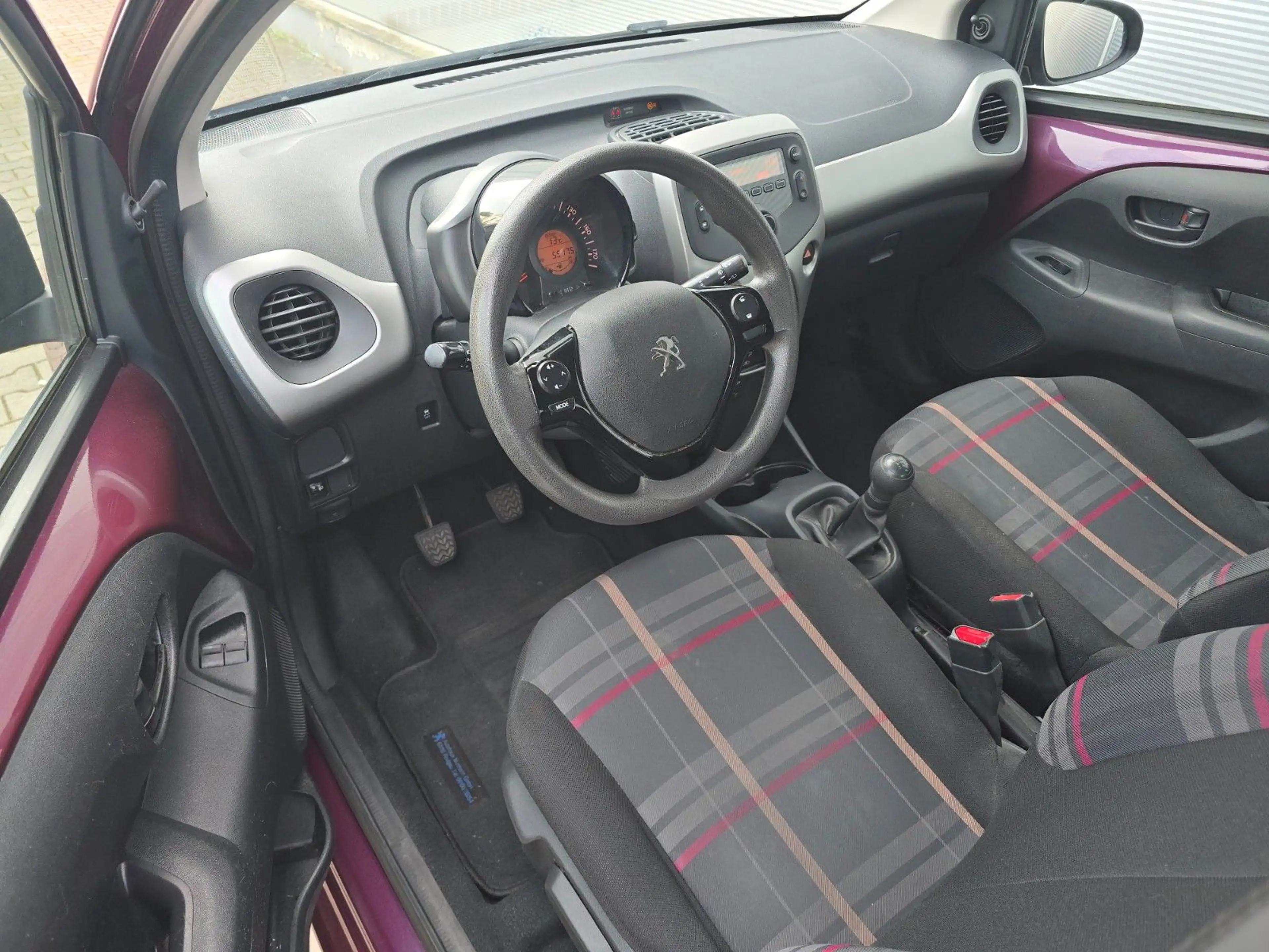 Peugeot 108 Active — photo 12