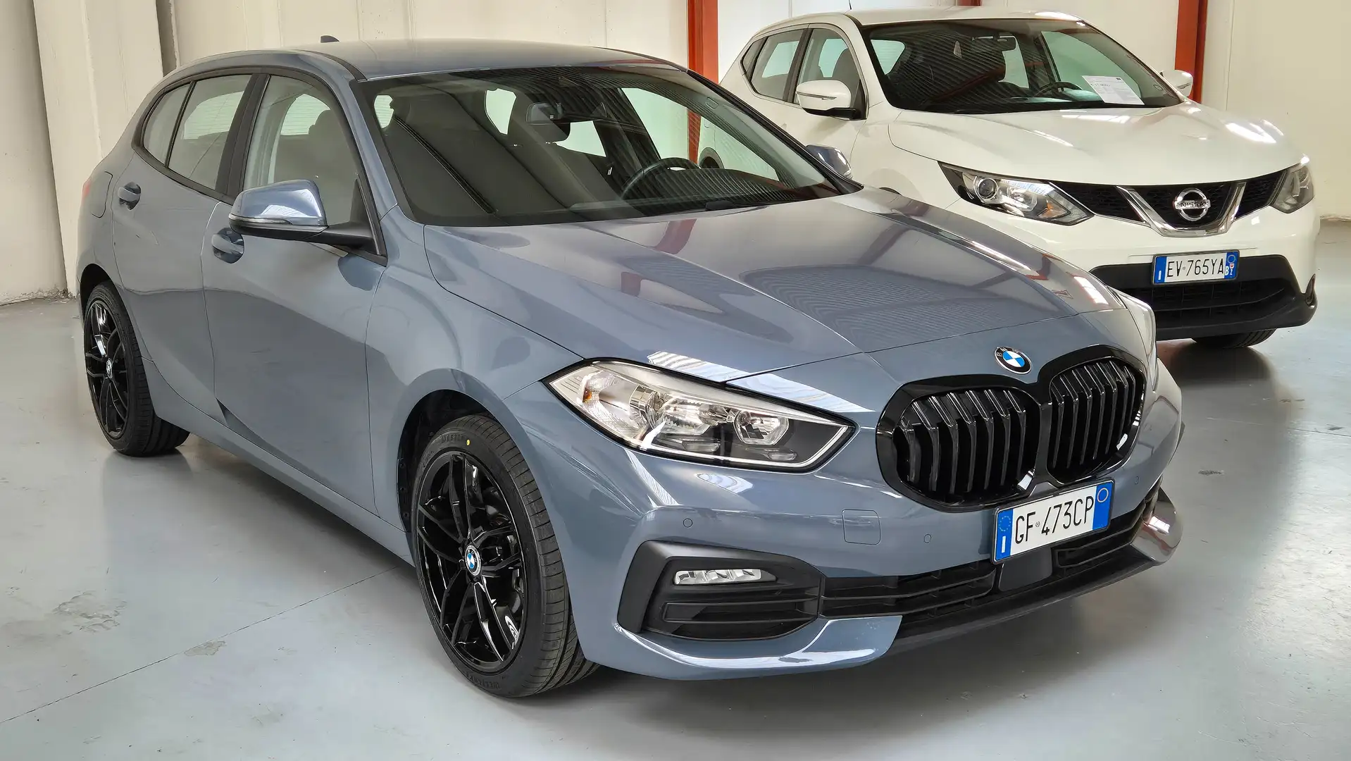 BMW 116 116d 5p auto CERCHI 18"-PDC-NAVY-CRUISE-CAR PLAY Gri - 2