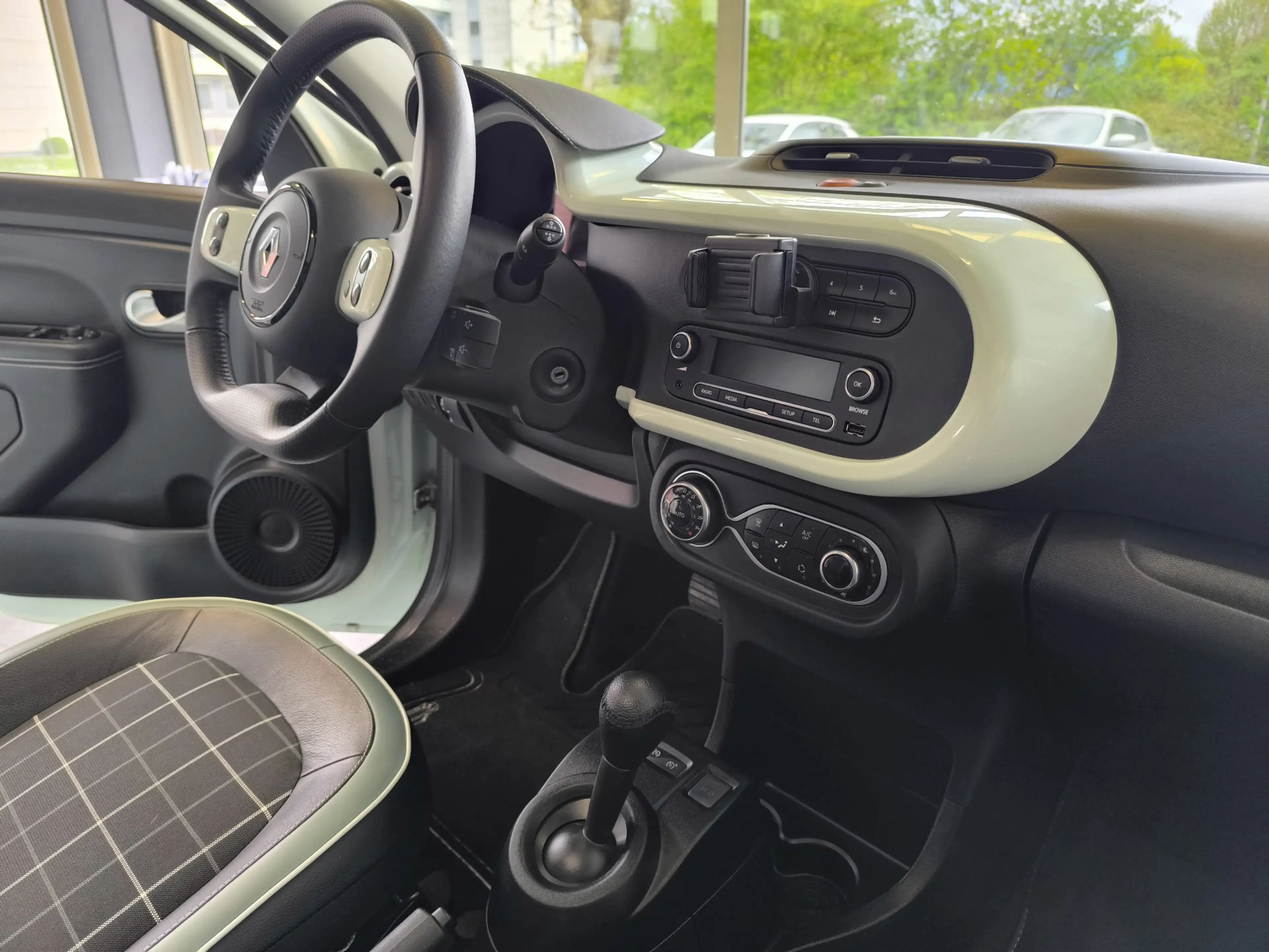 Renault Twingo La Parisienne.-Klimaautom.-Sitzheizung.-Bluetooth TOP — photo 5