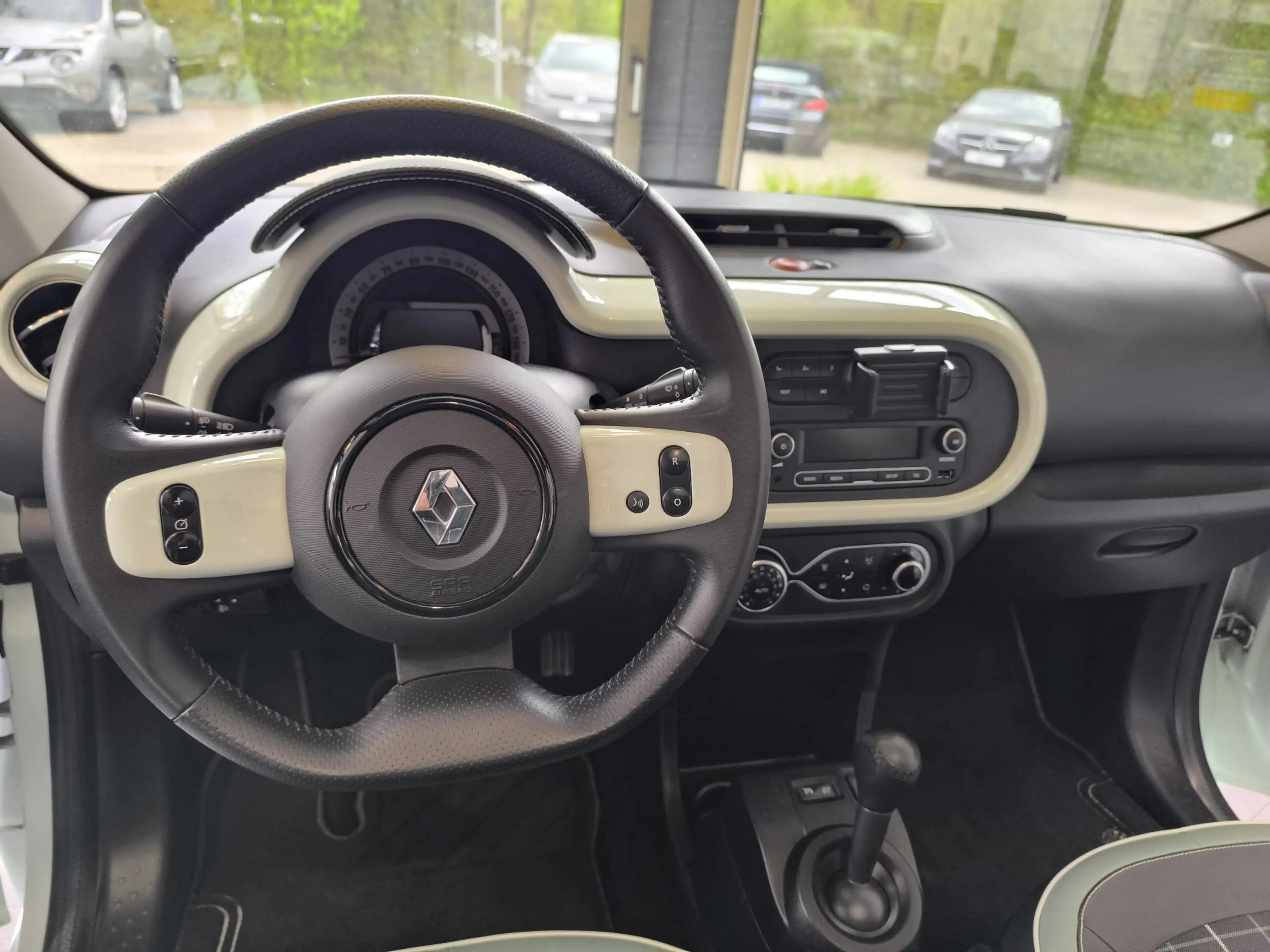 Renault Twingo La Parisienne.-Klimaautom.-Sitzheizung.-Bluetooth TOP — photo 4