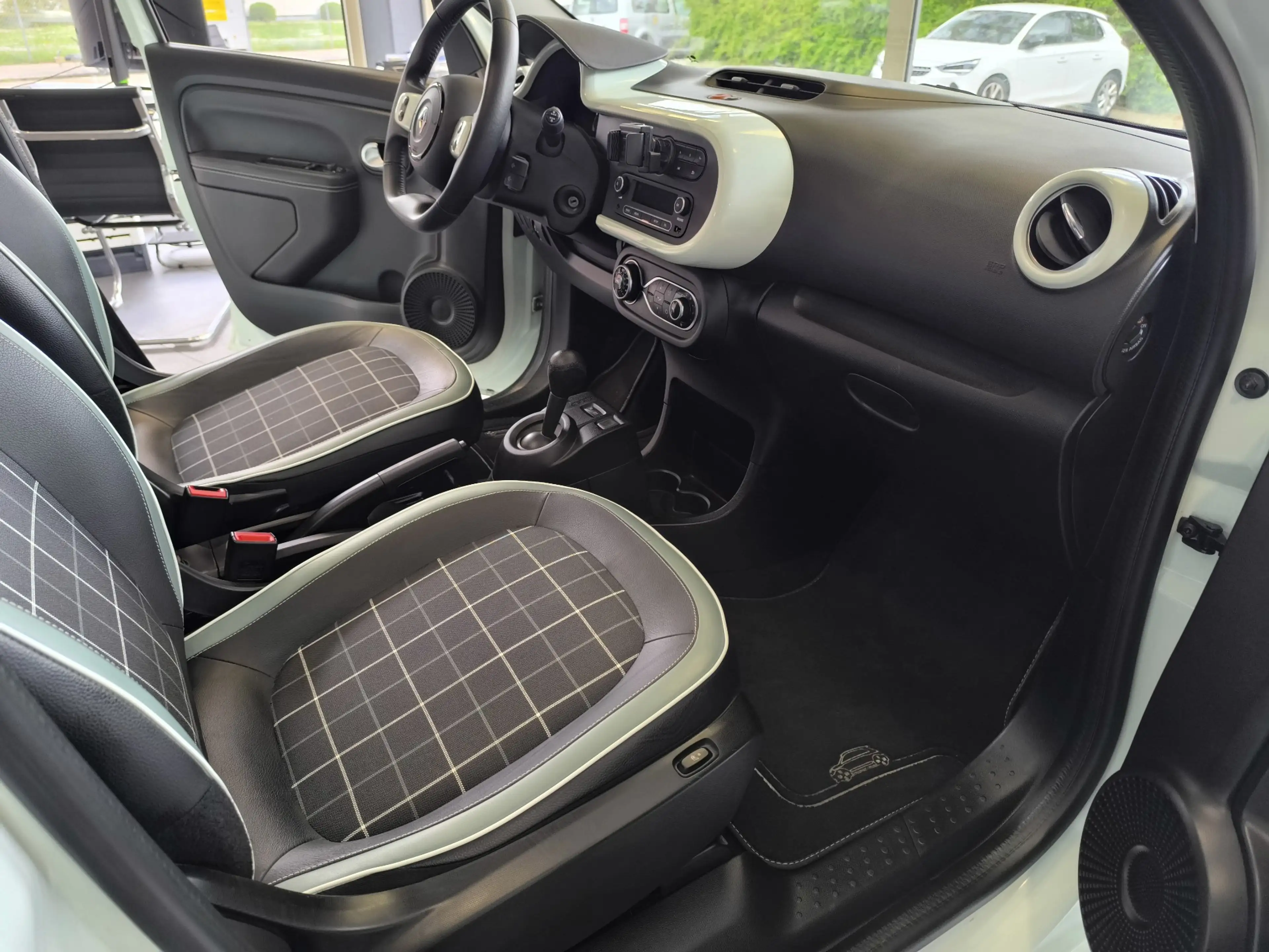 Renault Twingo La Parisienne.-Klimaautom.-Sitzheizung.-Bluetooth TOP — photo 6