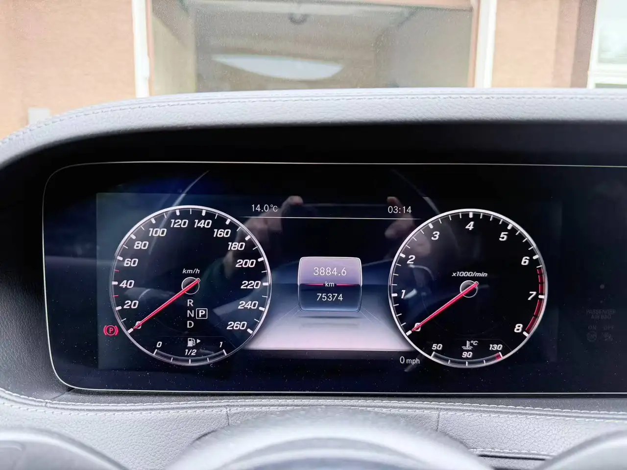 Mercedes-Benz S-Class снимка Mercedes-Benz S-Class