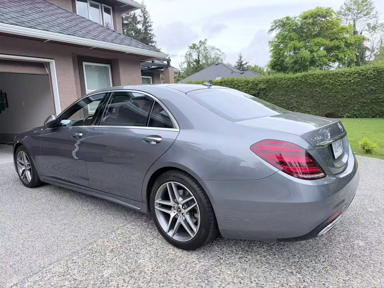 Mercedes-Benz S-Class снимка Mercedes-Benz S-Class
