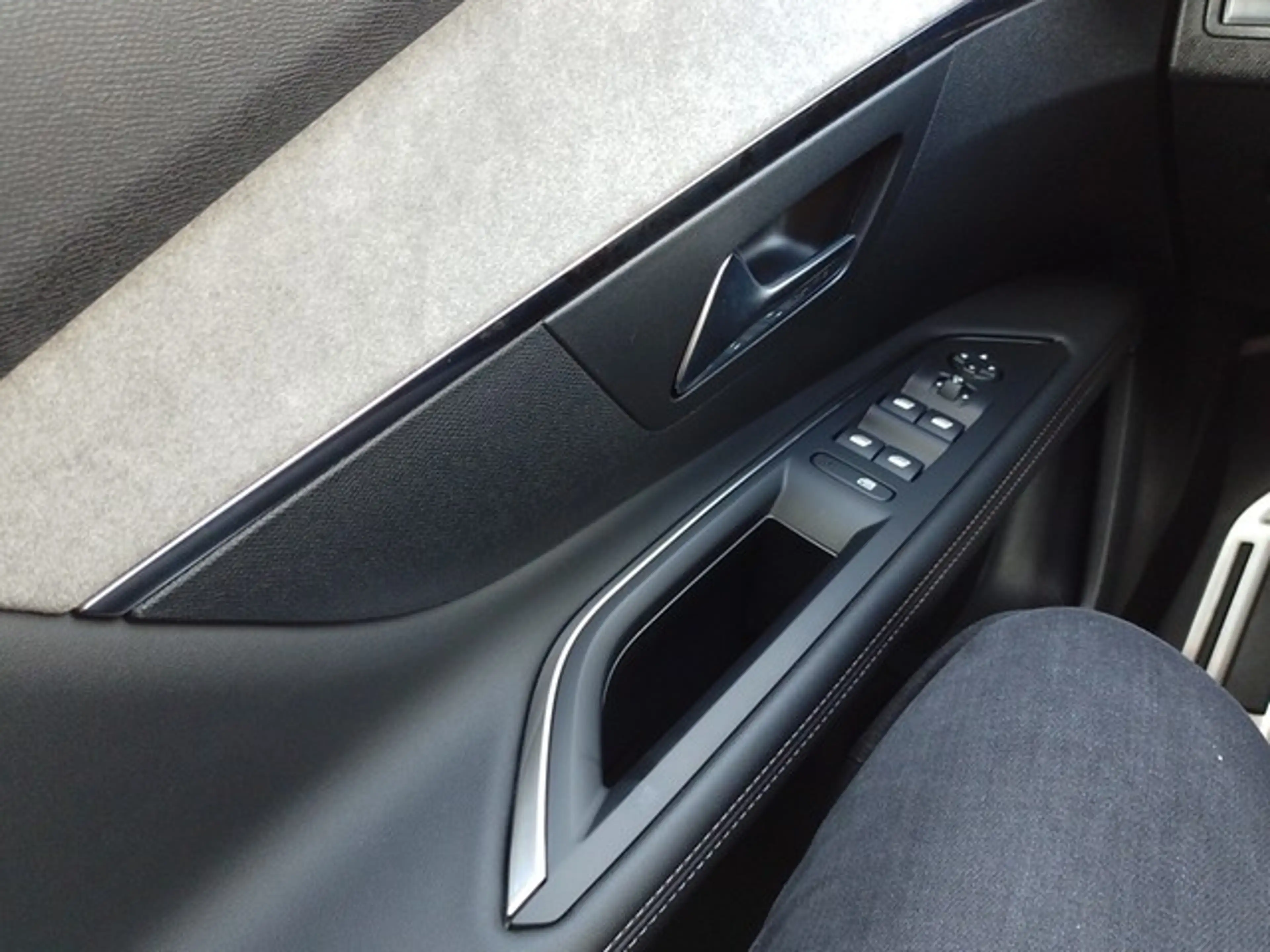 Peugeot 3008 (07.2016->) Hybrid 136 GT — photo 14