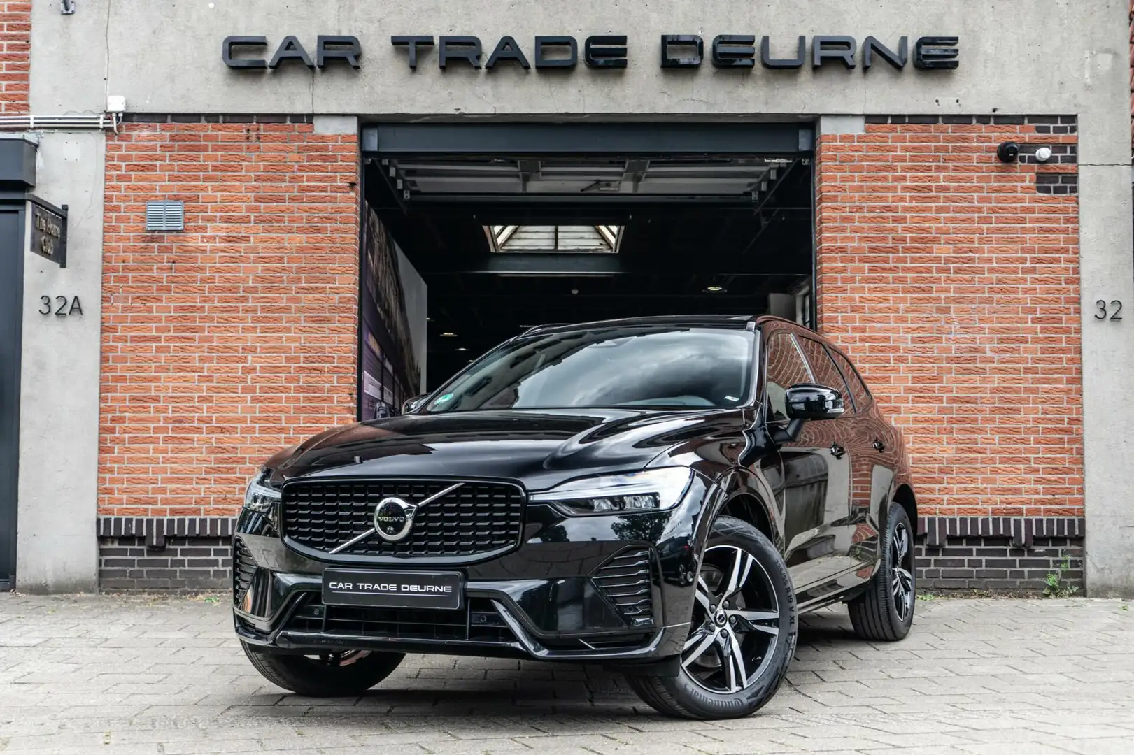 Volvo XC60 2.0 B4 R-Design Pano / Memory / 360 Zwart - 1