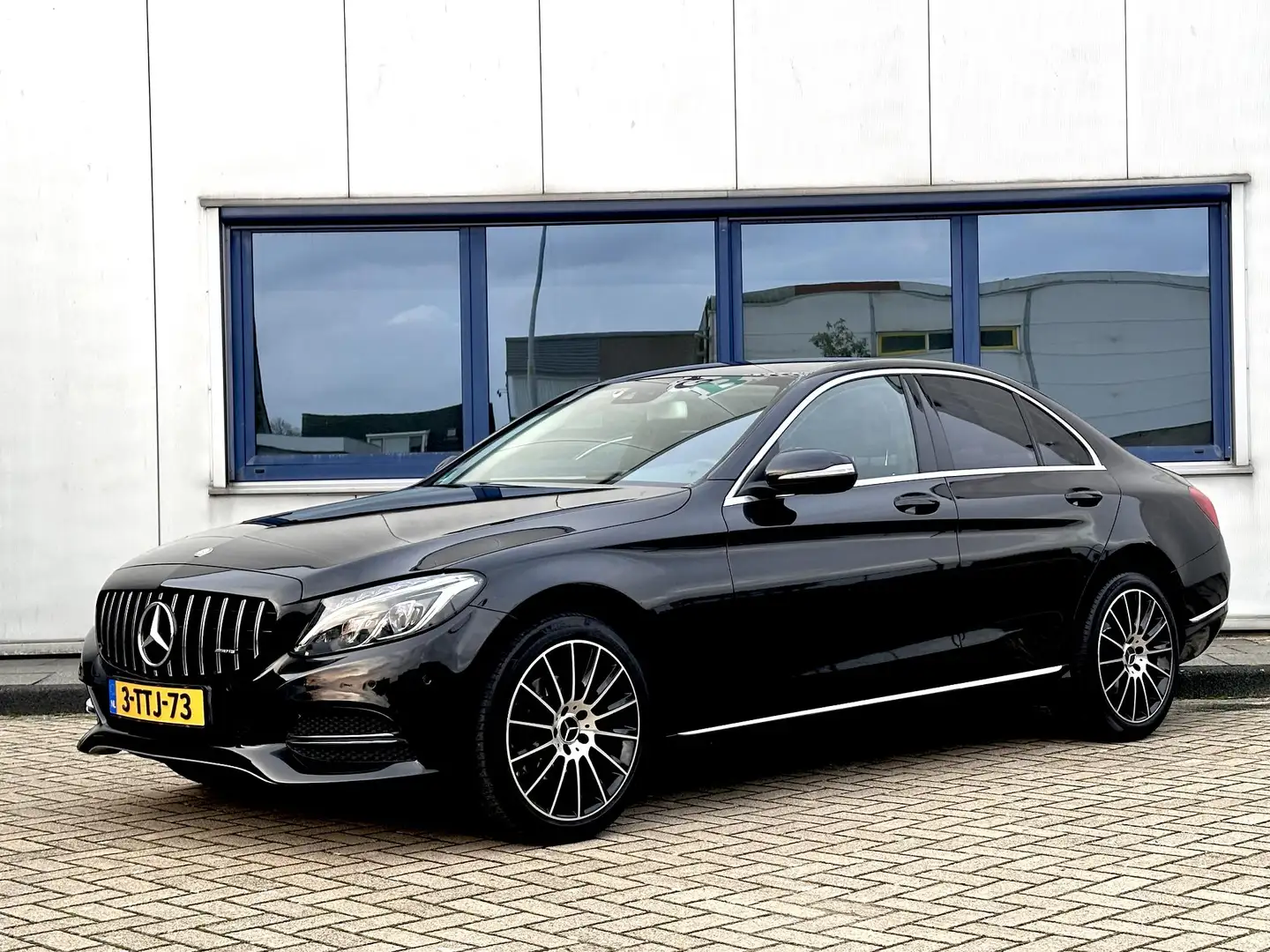 Mercedes-Benz C 180 l NL Auto l Dealeronderhouden l NAP l Zwart - 2