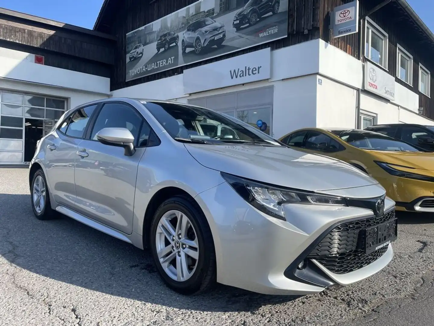 Toyota Corolla 1,2 Turbo Active Silber - 1