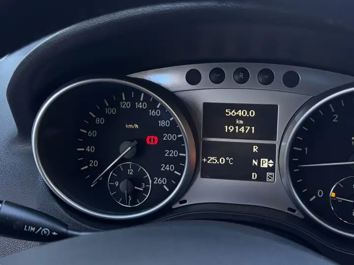 Mercedes-Benz 2011, foto 18