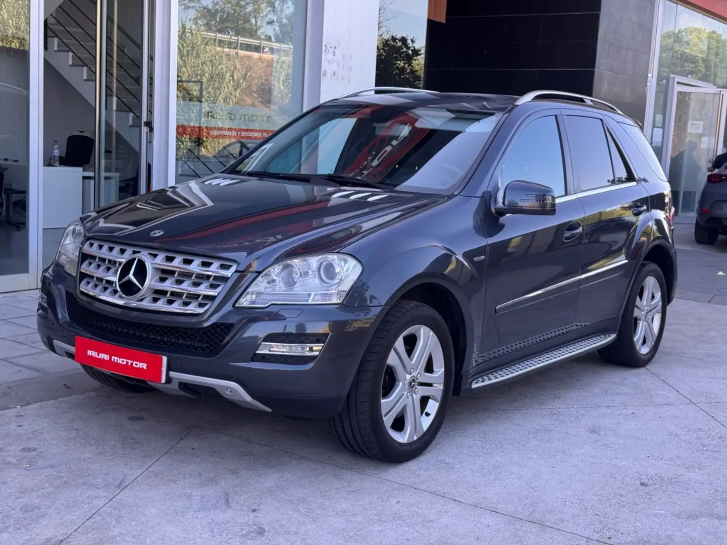 Mercedes-Benz ML 300 300CDI BE 4M Aut. Gris - 2