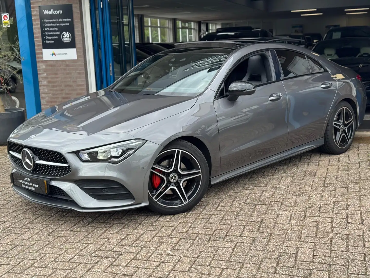 Mercedes-Benz CLA 180 d AMG 2019 AUT NAVI PANO Diesel Grijs - 2
