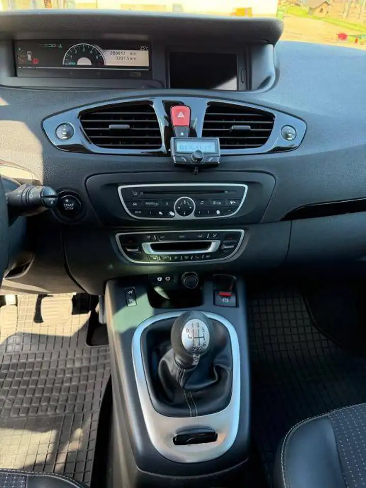 Renault Megane Berline — photo 7