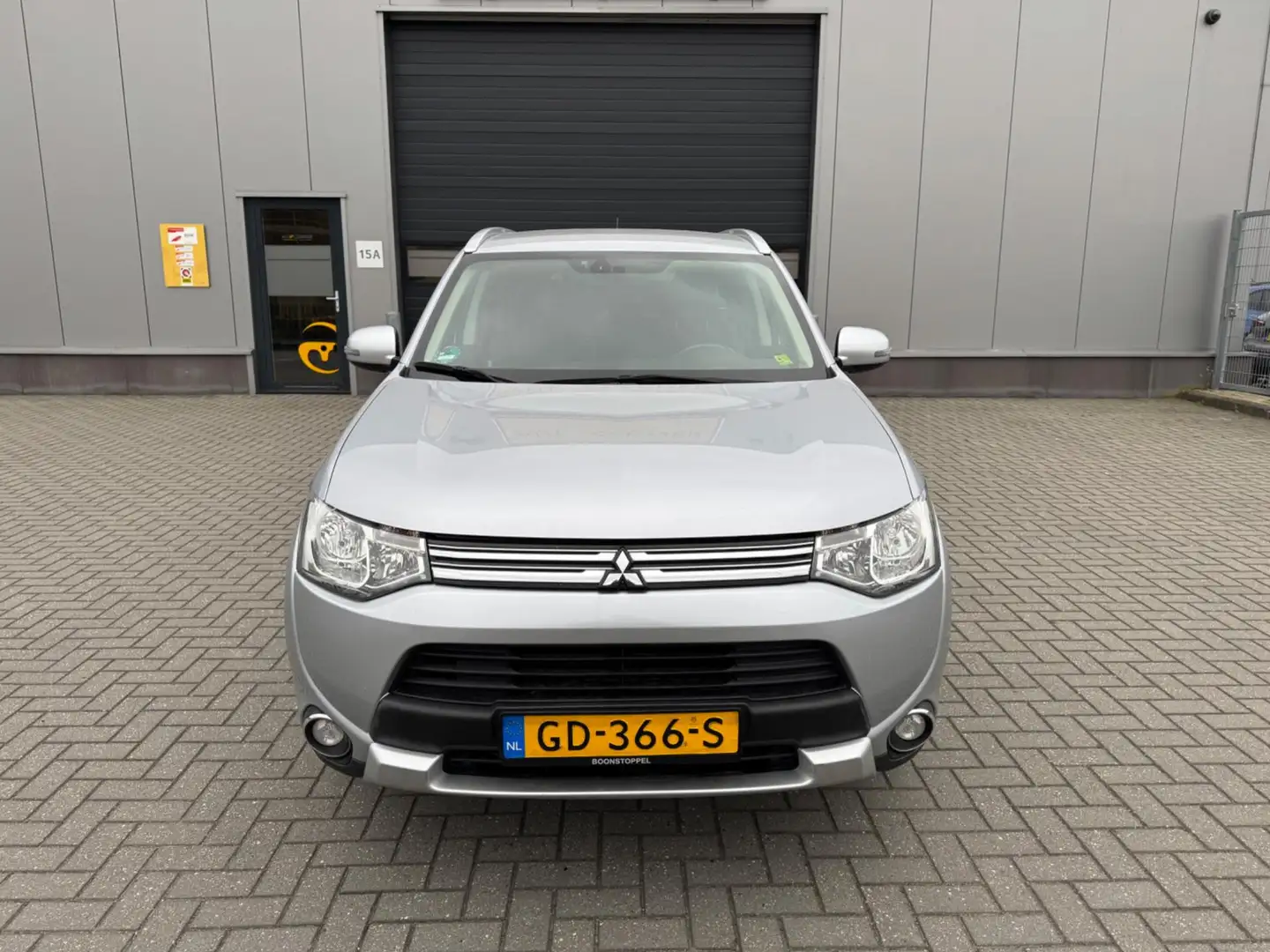 Mitsubishi Outlander 2.0 PHEV Business Edition X-Line Gris - 2