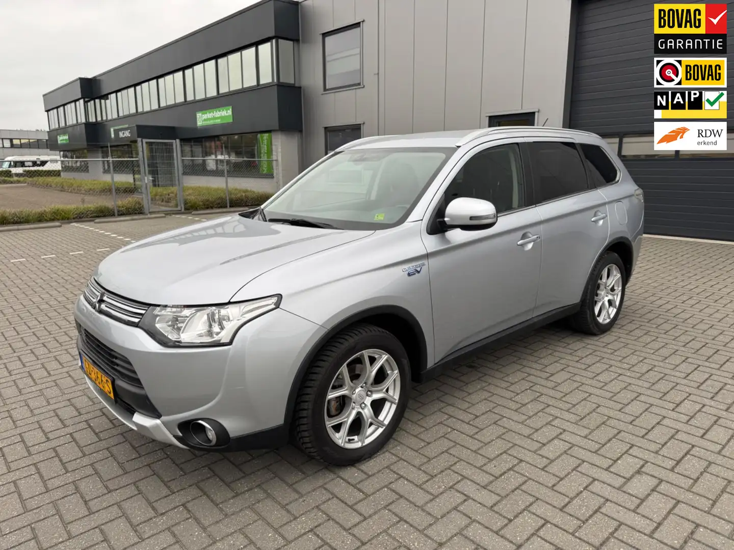 Mitsubishi Outlander 2.0 PHEV Business Edition X-Line Gris - 1