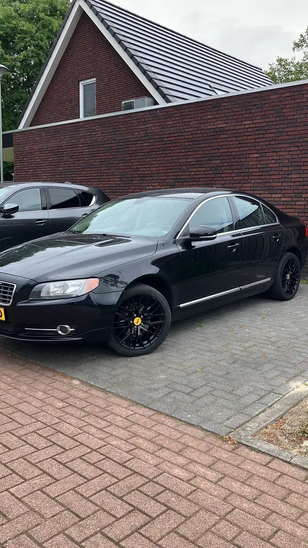 Volvo S80 2.5 T Momentum Geartronic lage kmstand ! Zwart - 1