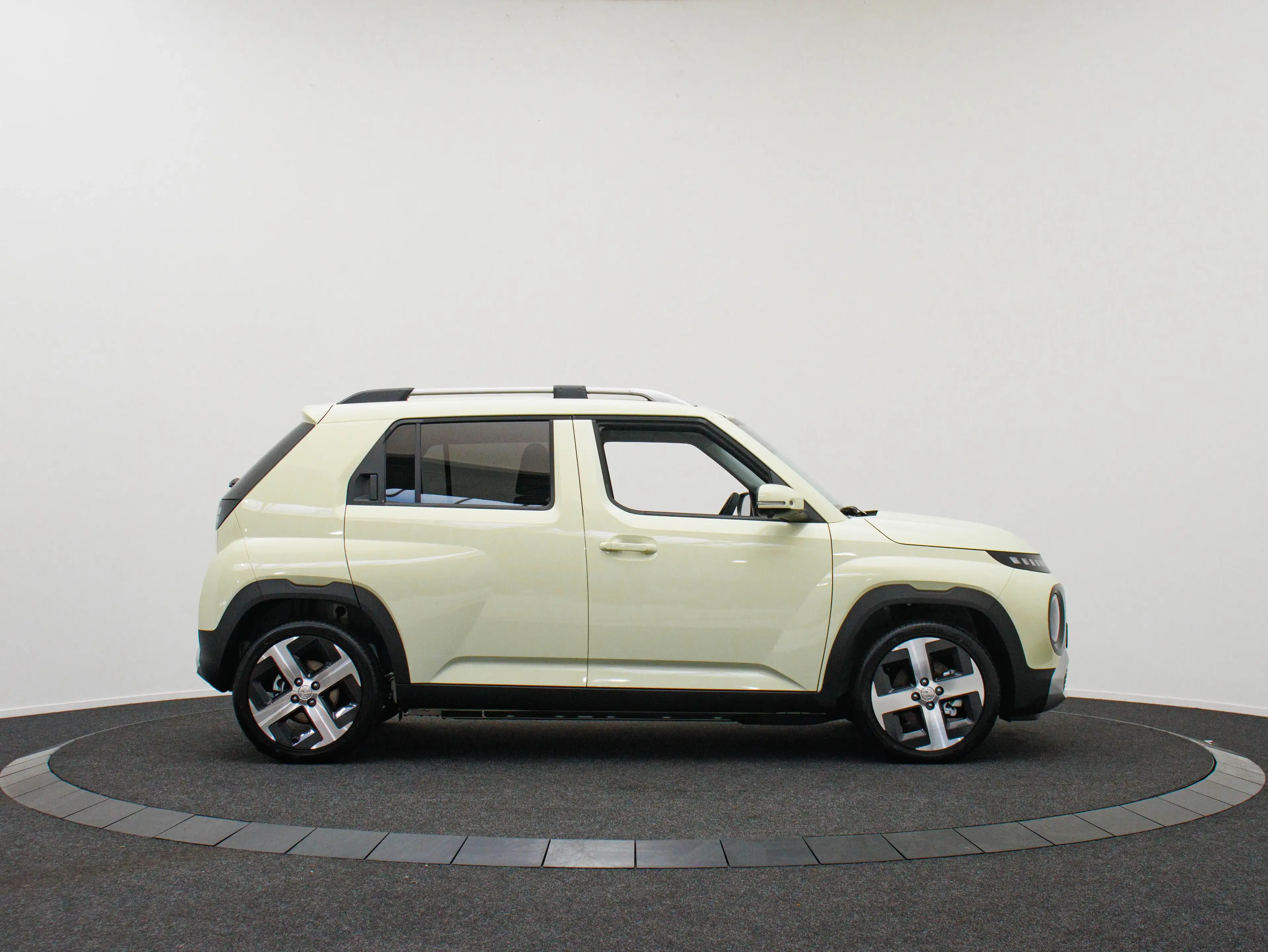 Hyundai Inster Electric 49 kWh Evolve Sky (Buttercream Yellow) — photo 8