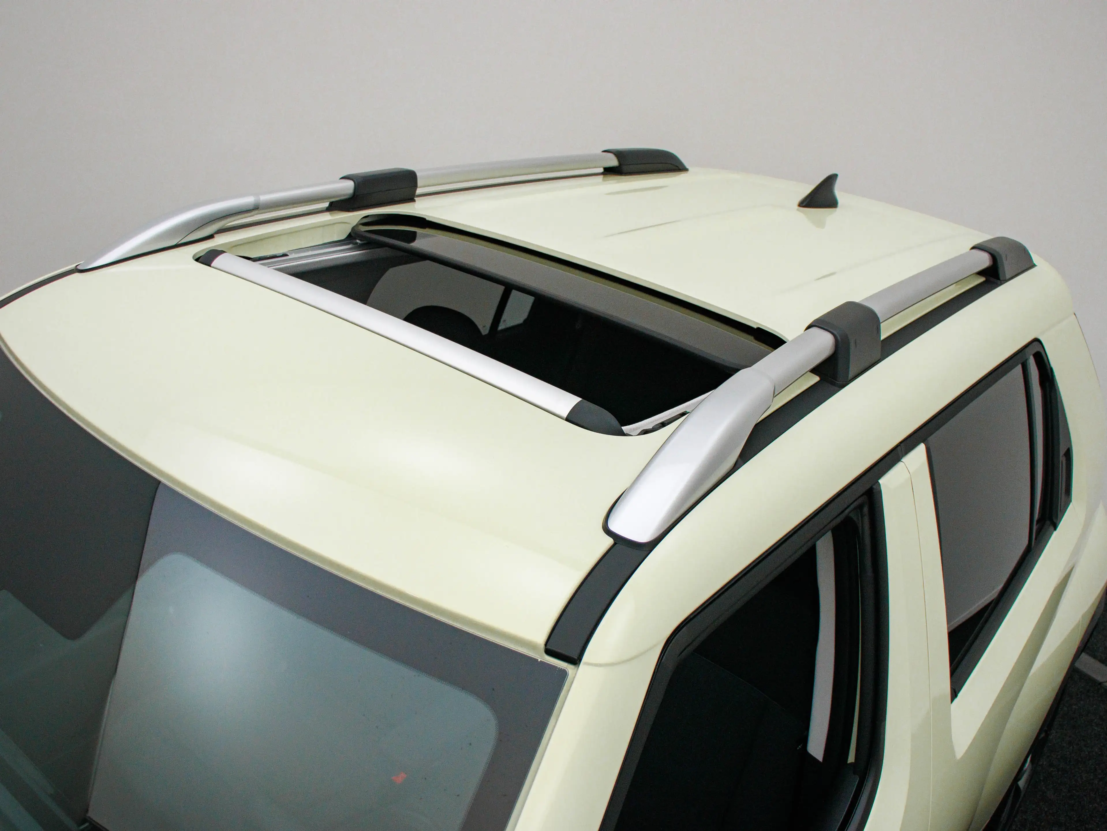 Hyundai Inster Electric 49 kWh Evolve Sky (Buttercream Yellow) — photo 3