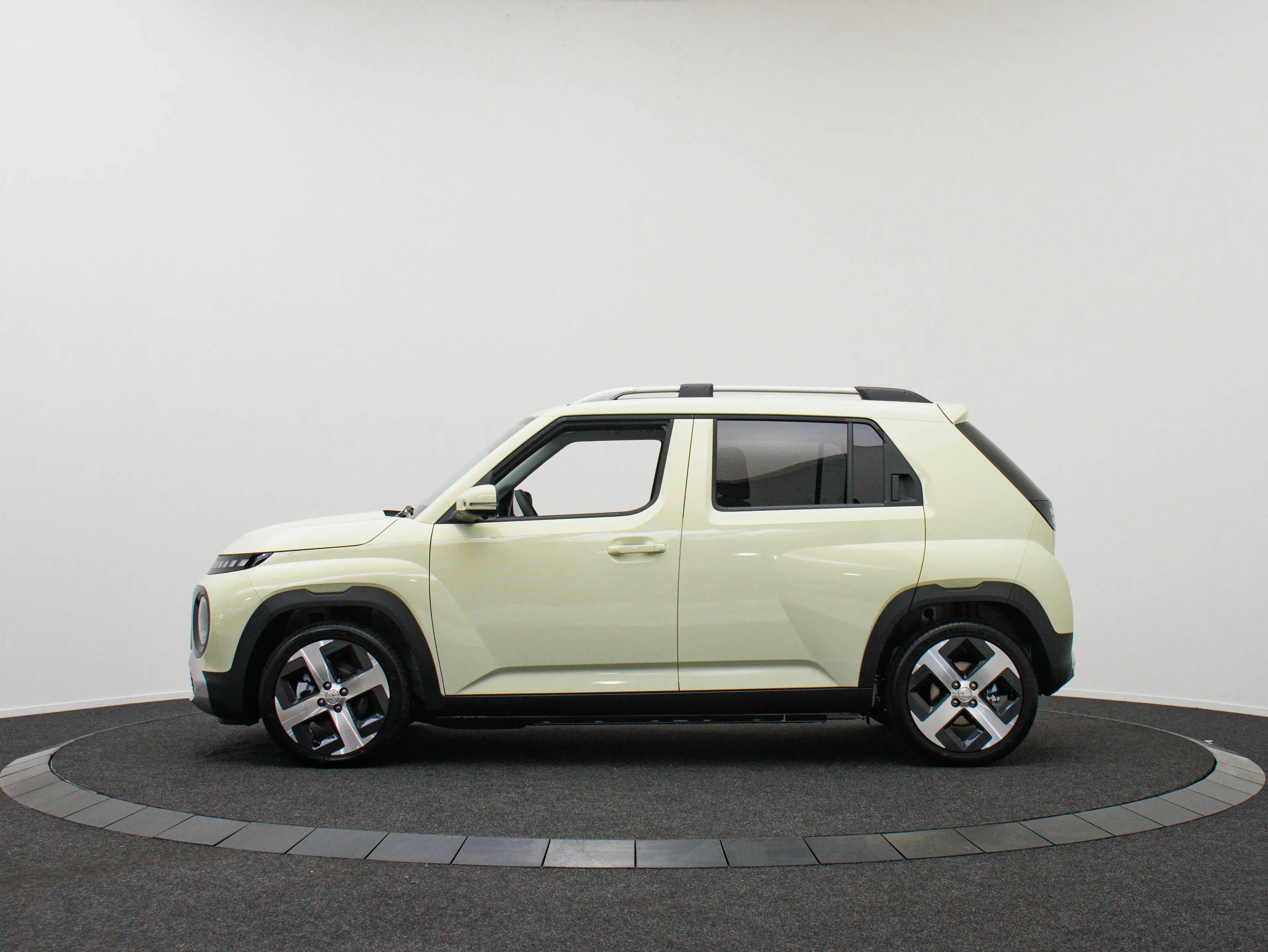 Hyundai Inster Electric 49 kWh Evolve Sky (Buttercream Yellow) — photo 4