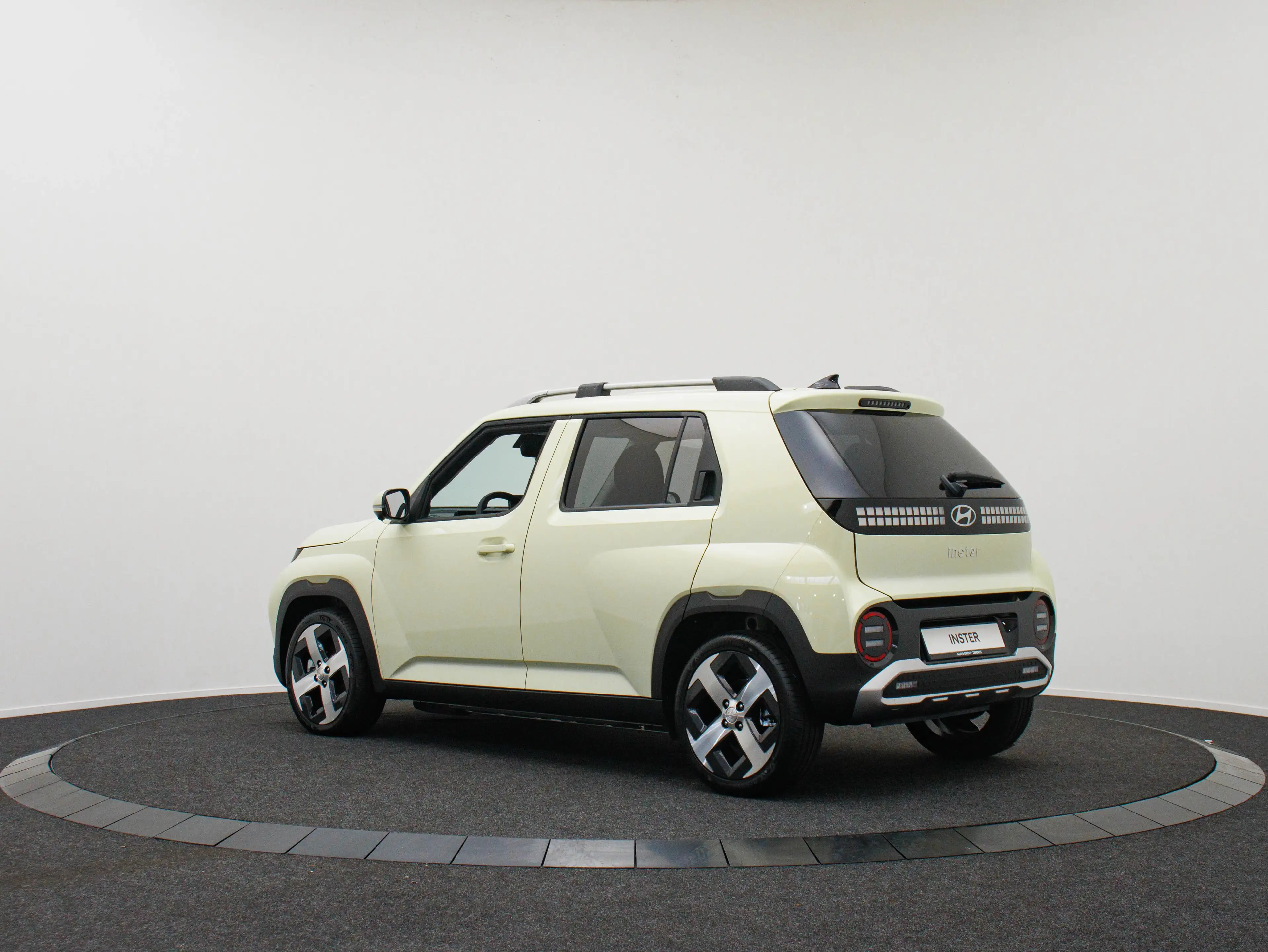 Hyundai Inster Electric 49 kWh Evolve Sky (Buttercream Yellow) — photo 6