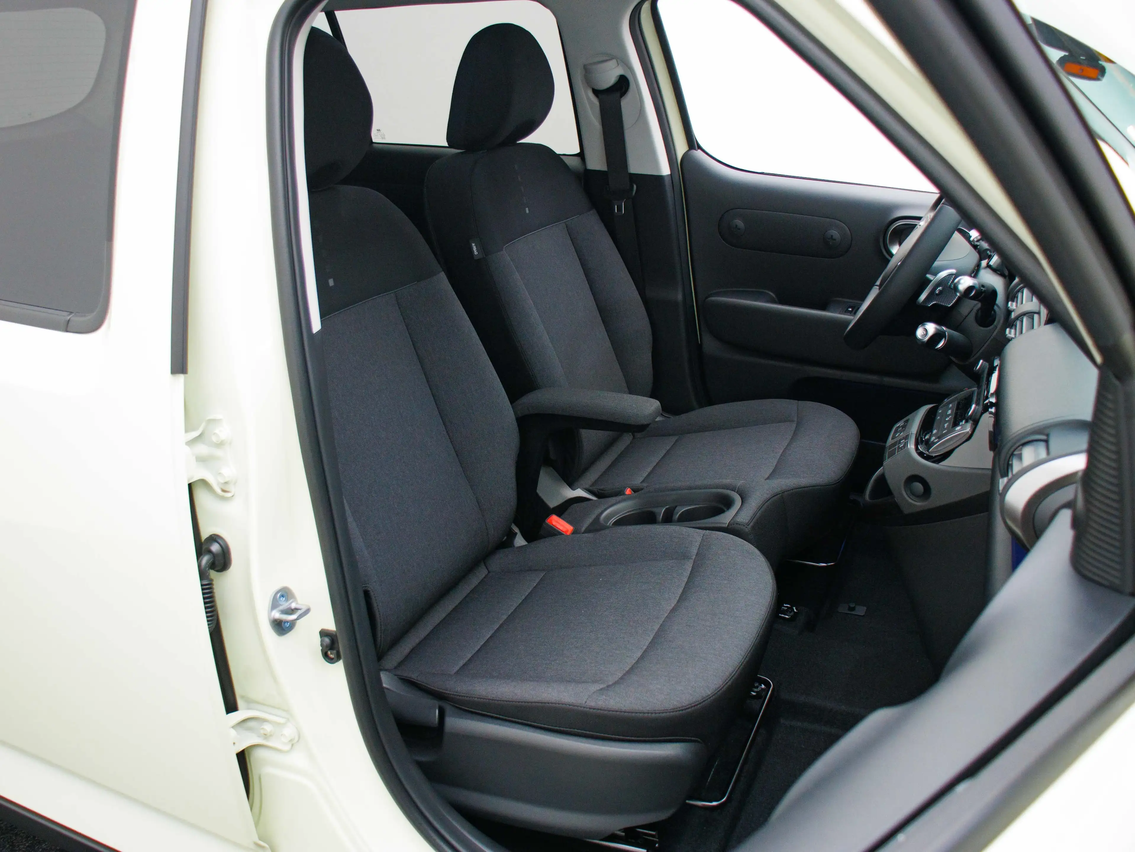 Hyundai Inster Electric 49 kWh Evolve Sky (Buttercream Yellow) — photo 14