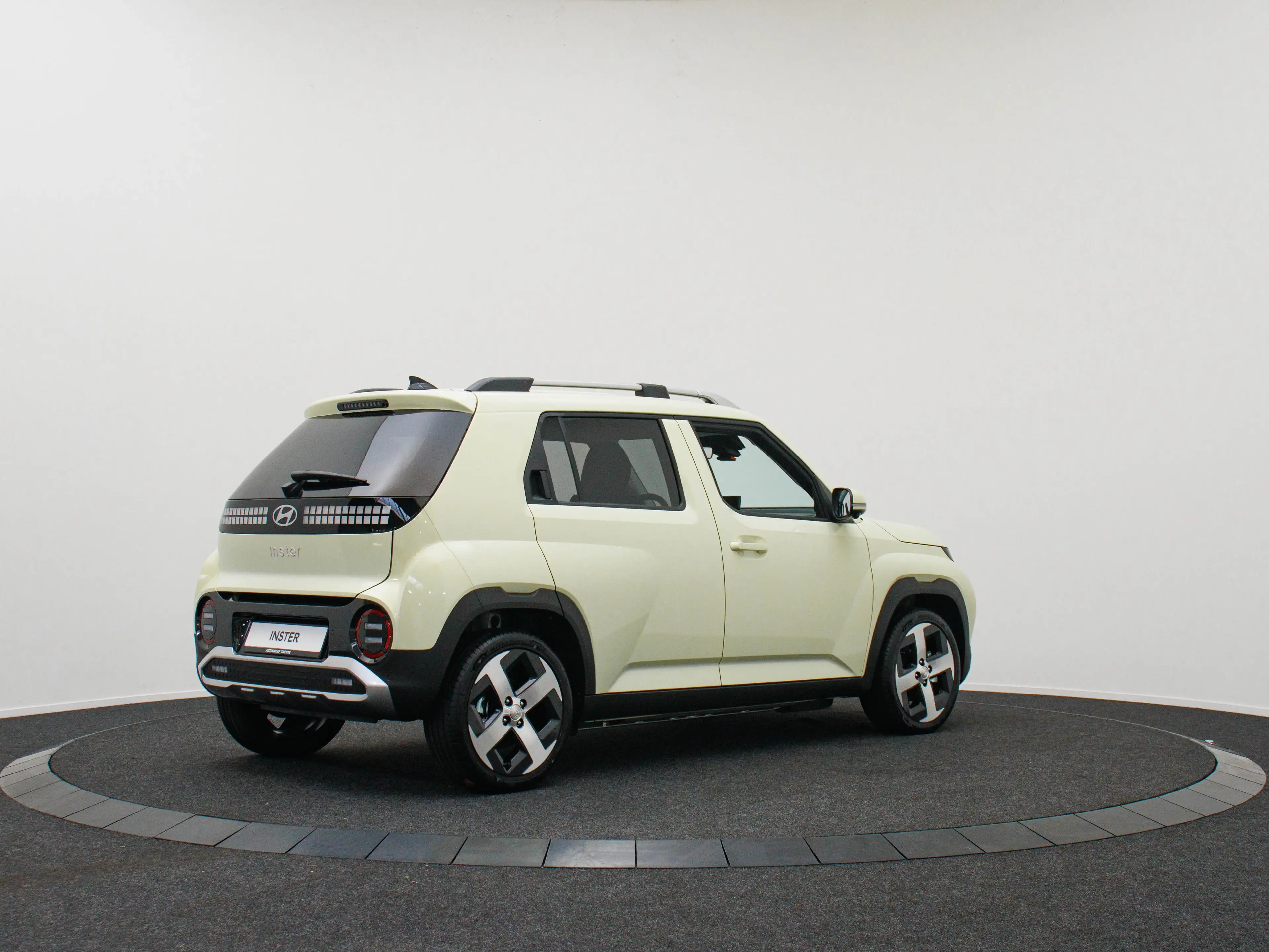 Hyundai Inster Electric 49 kWh Evolve Sky (Buttercream Yellow) — photo 2