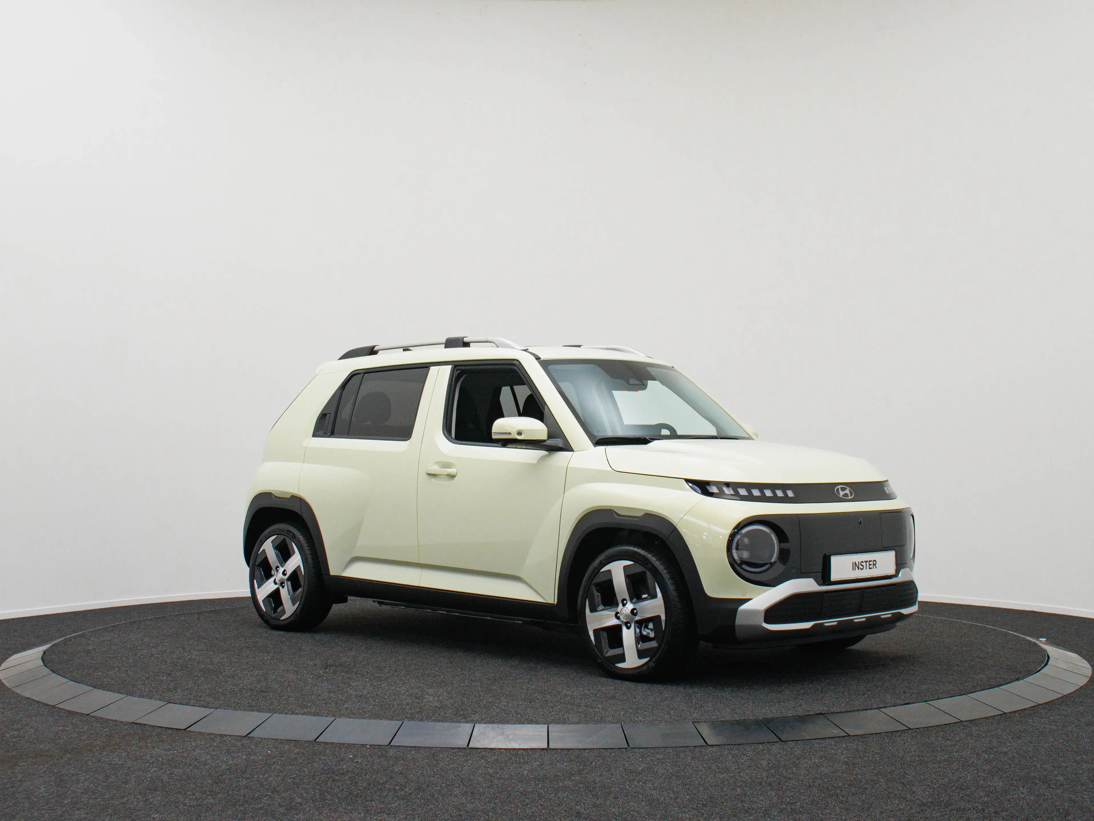 Hyundai Inster Electric 49 kWh Evolve Sky (Buttercream Yellow) — photo 9