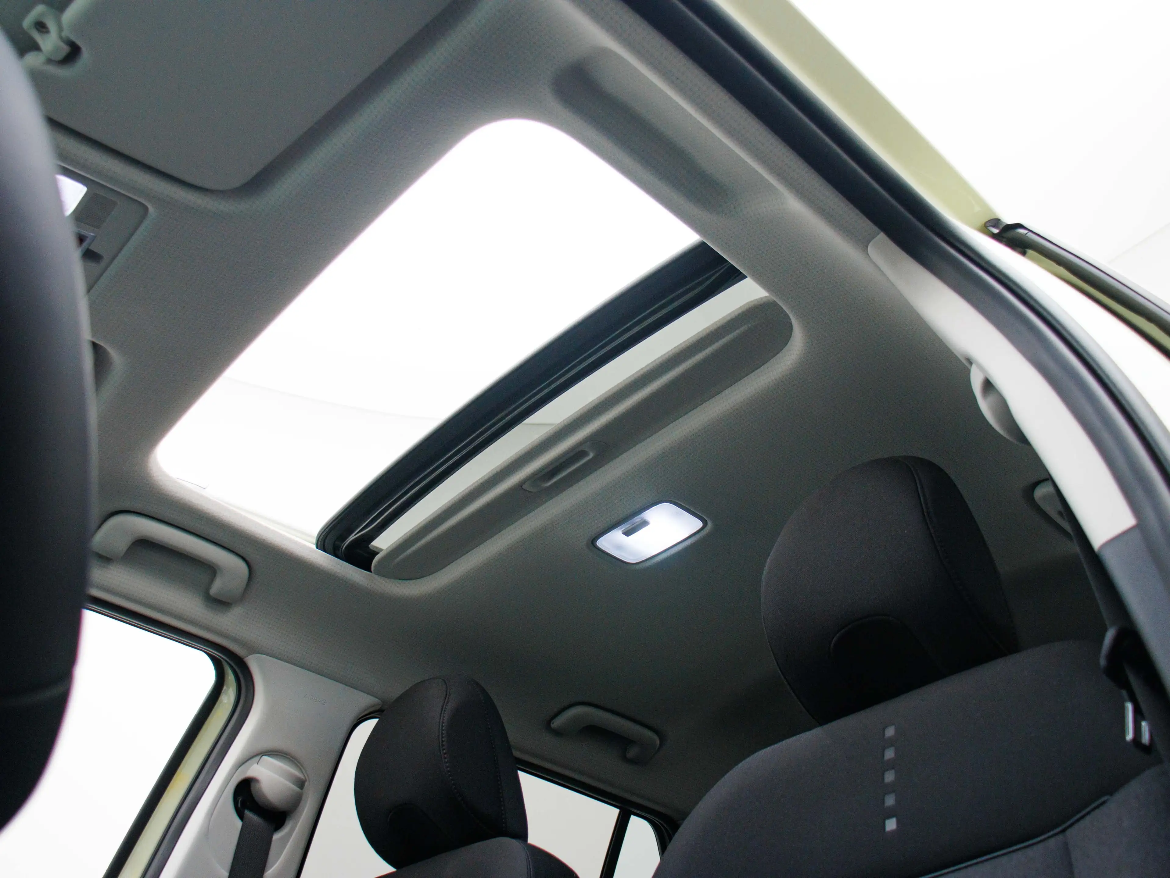 Hyundai Inster Electric 49 kWh Evolve Sky (Buttercream Yellow) — photo 15
