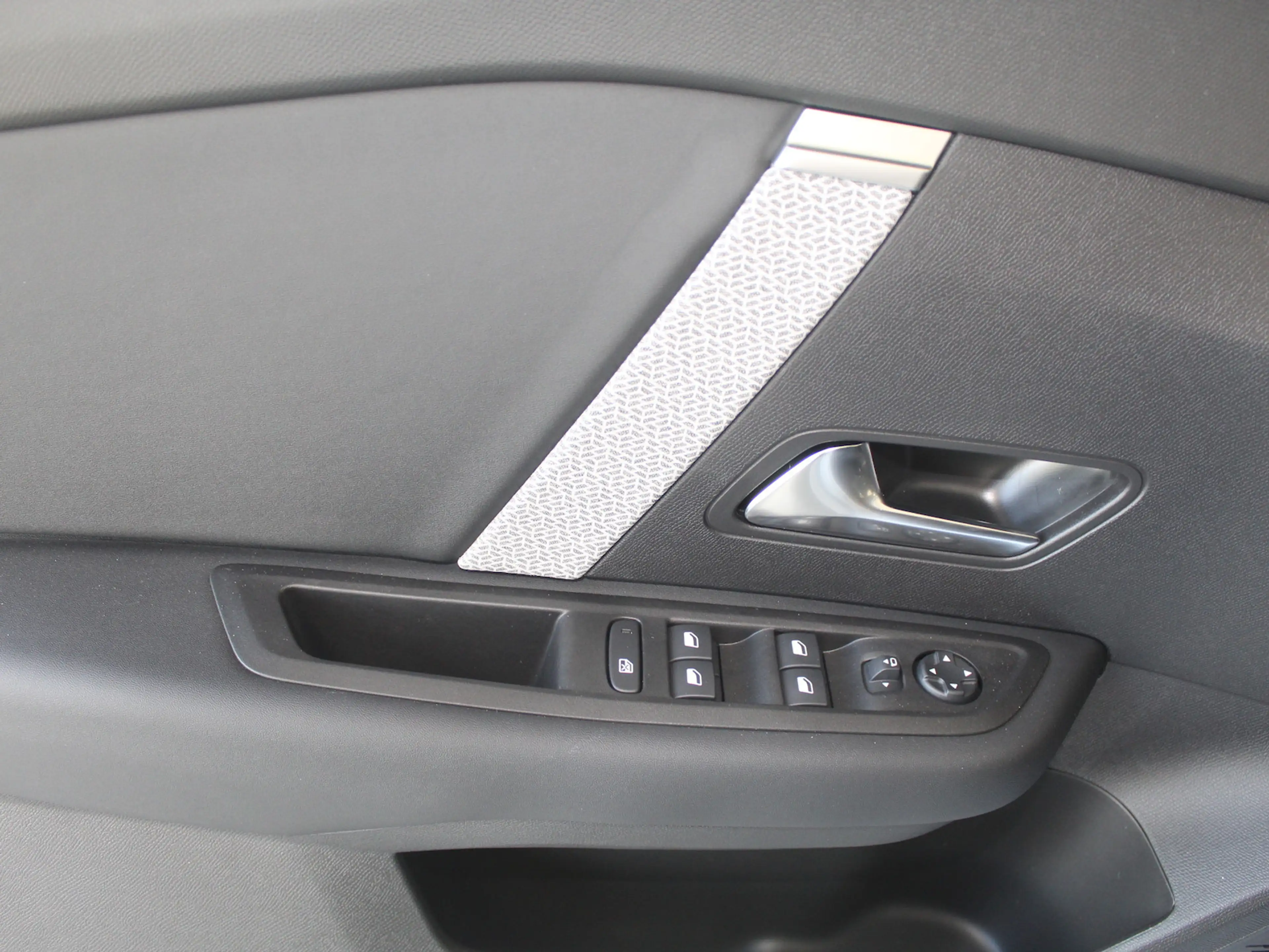 Citroen C4 MAX PT130 EAT LED Navi 360 Grad Kamera Head Up Alc — photo 11