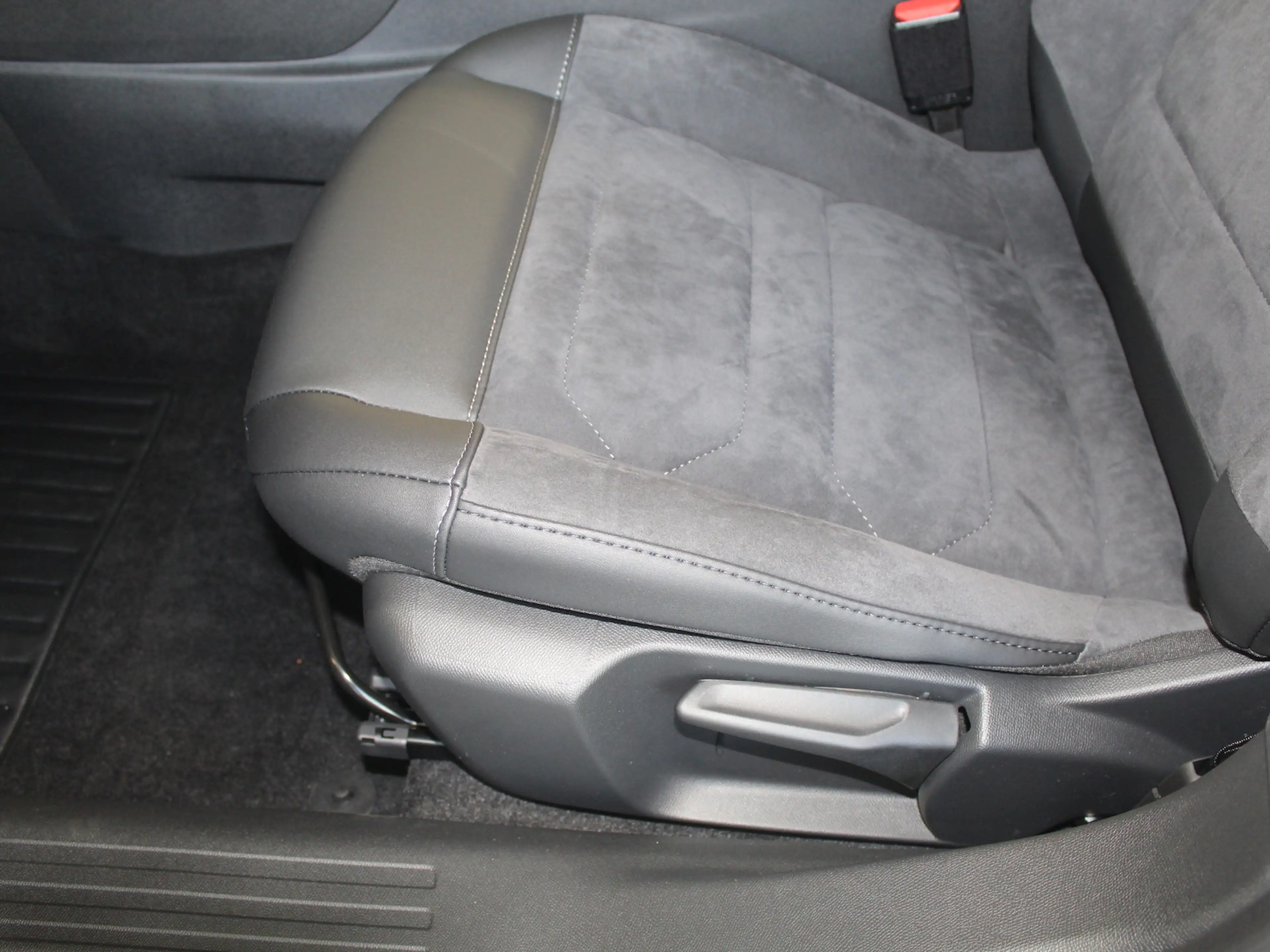 Citroen C4 MAX PT130 EAT LED Navi 360 Grad Kamera Head Up Alc — photo 12