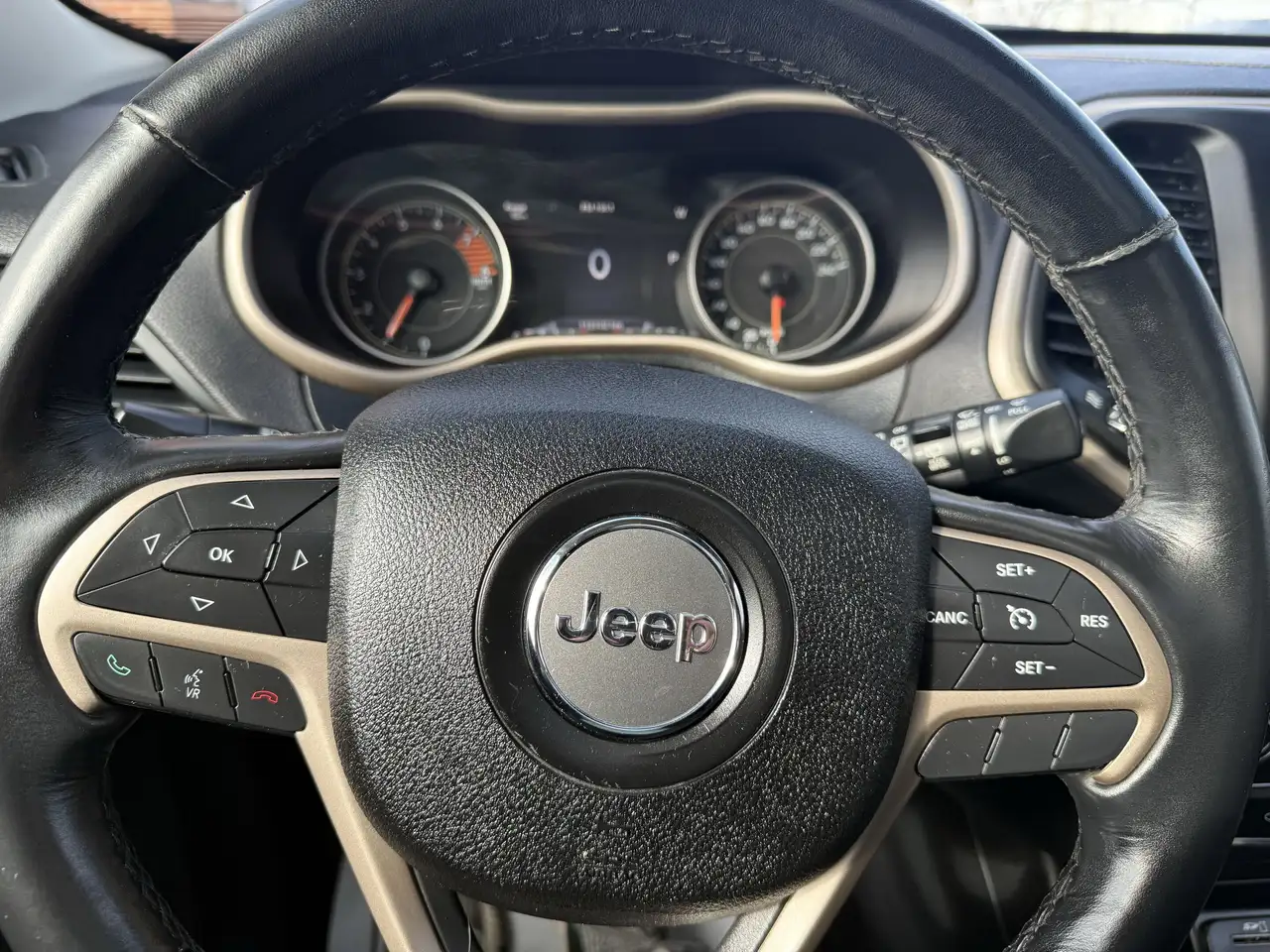 Jeep Cherokee снимка Jeep Cherokee