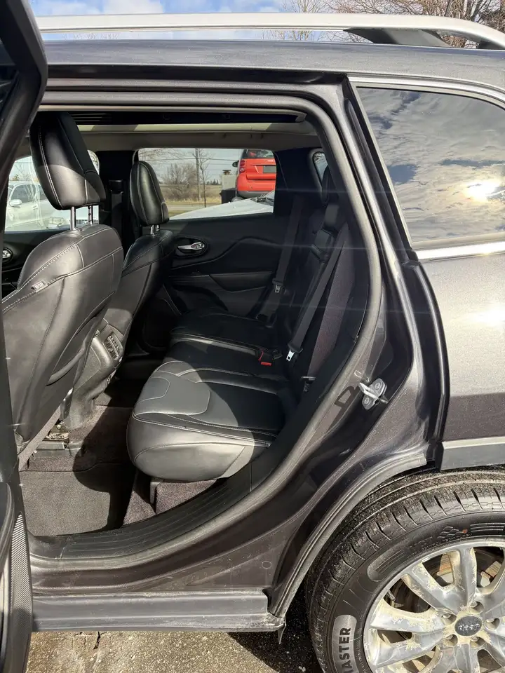 Jeep Cherokee снимка Jeep Cherokee