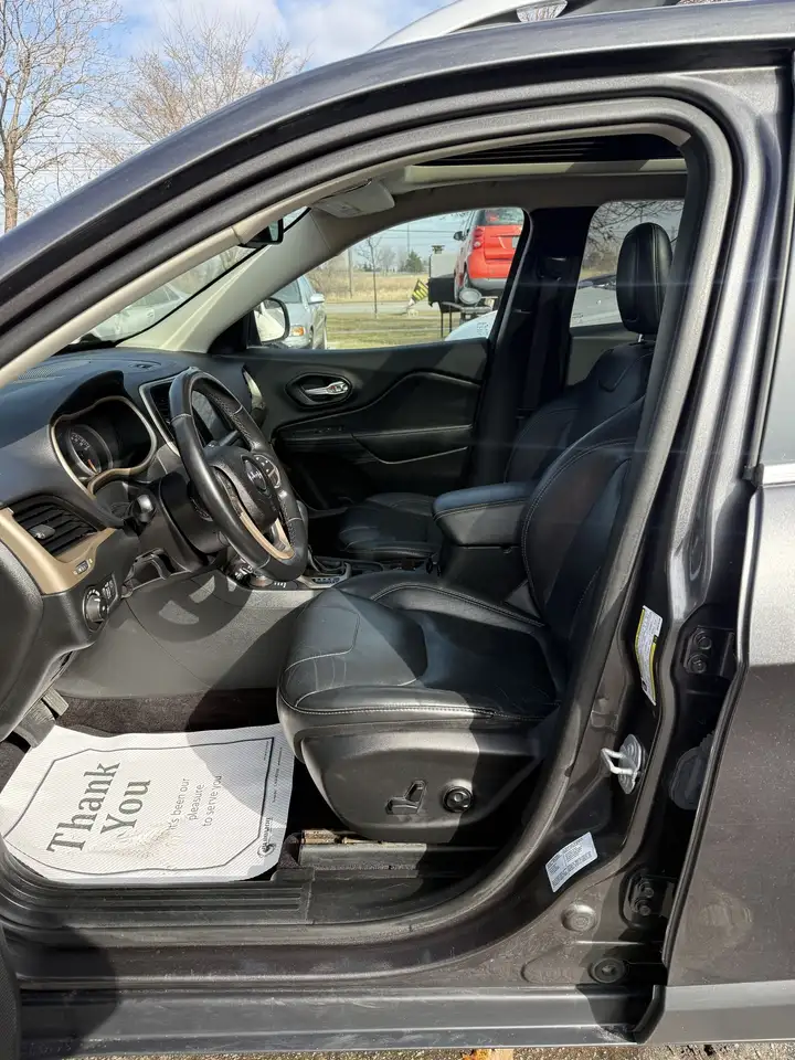 Jeep Cherokee снимка Jeep Cherokee
