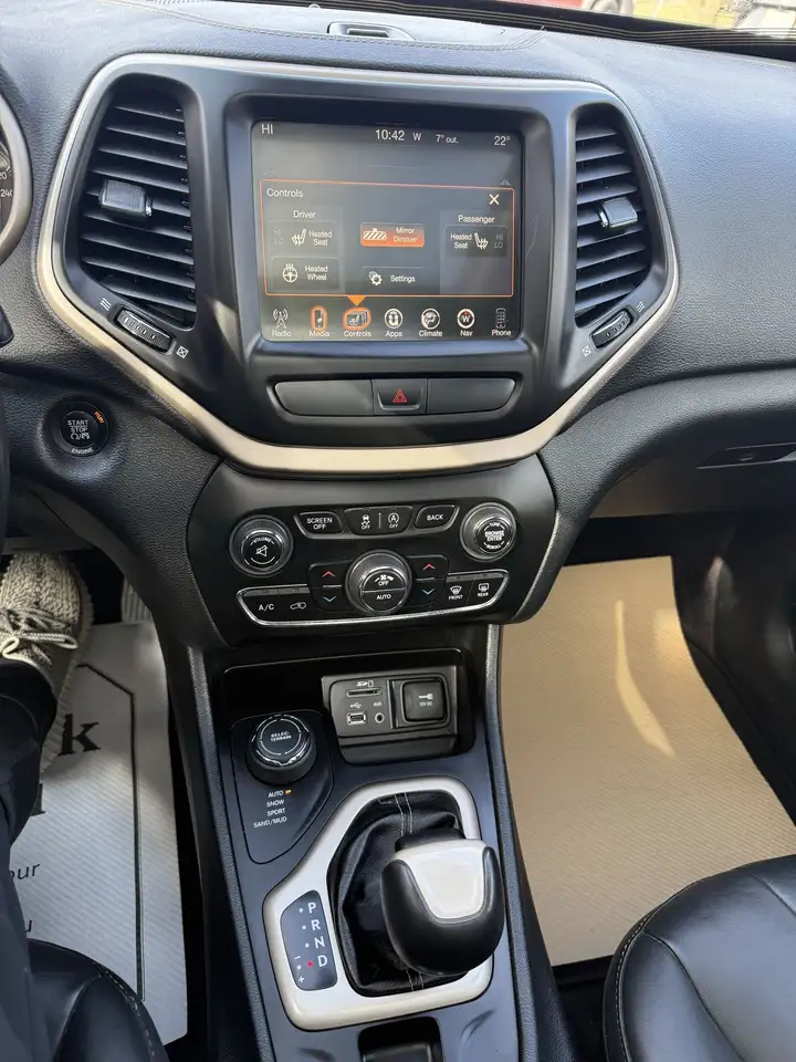 Jeep Cherokee снимка Jeep Cherokee