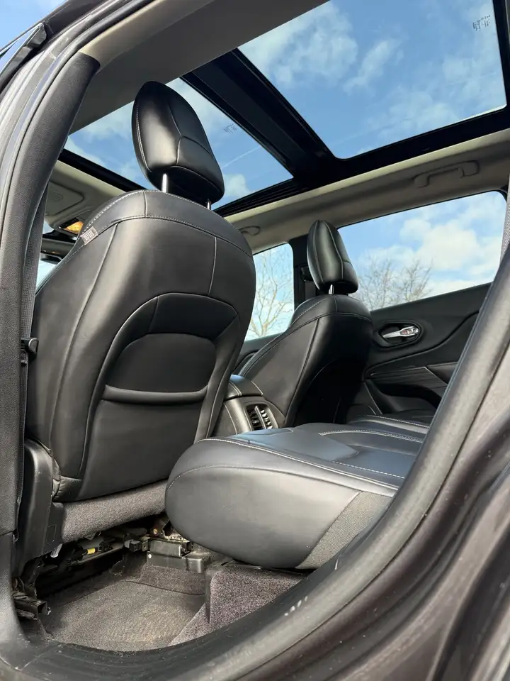 Jeep Cherokee снимка Jeep Cherokee