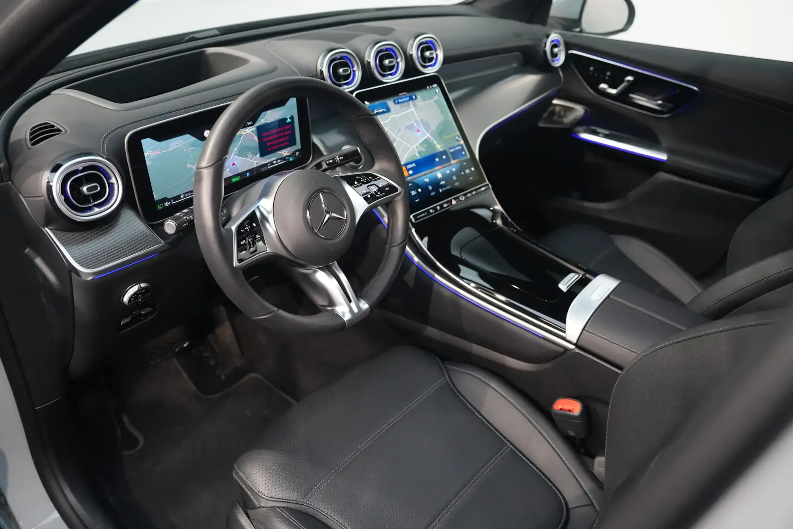 Mercedes-Benz GLC 300 300e 4MATIC Premium+ ✅ KOELING ✅ TREKHAAK ✅ PANO ✅ Gris - 2