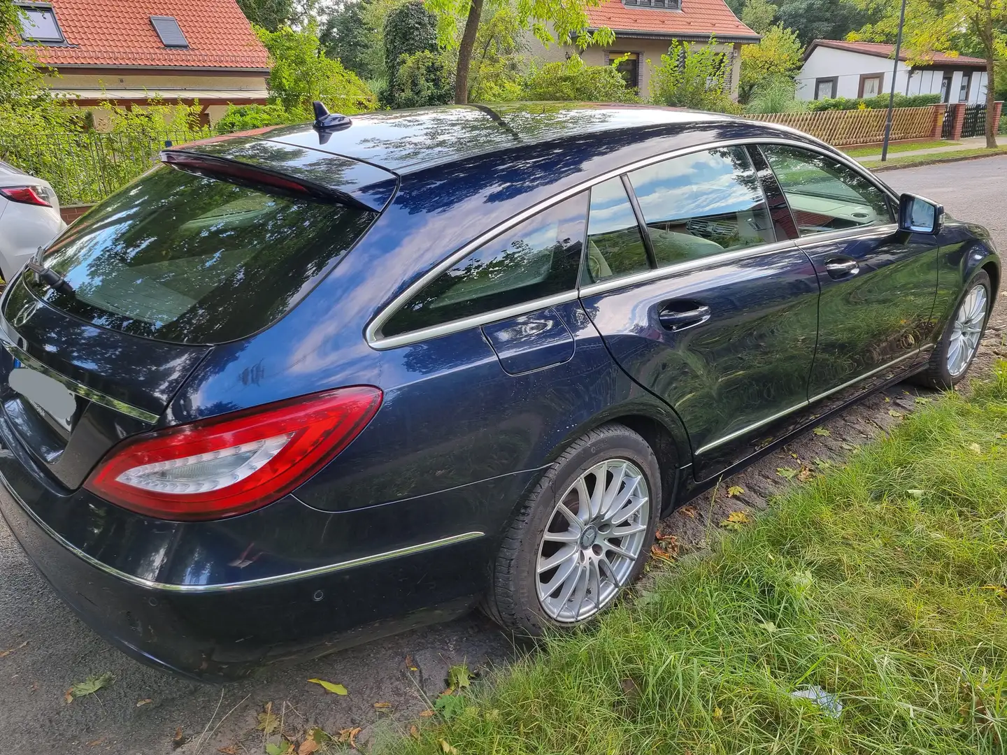 Mercedes-Benz CLS 220 CLS Shooting Brake 220 d 9G-TRONIC - TÜV neu Blue - 2