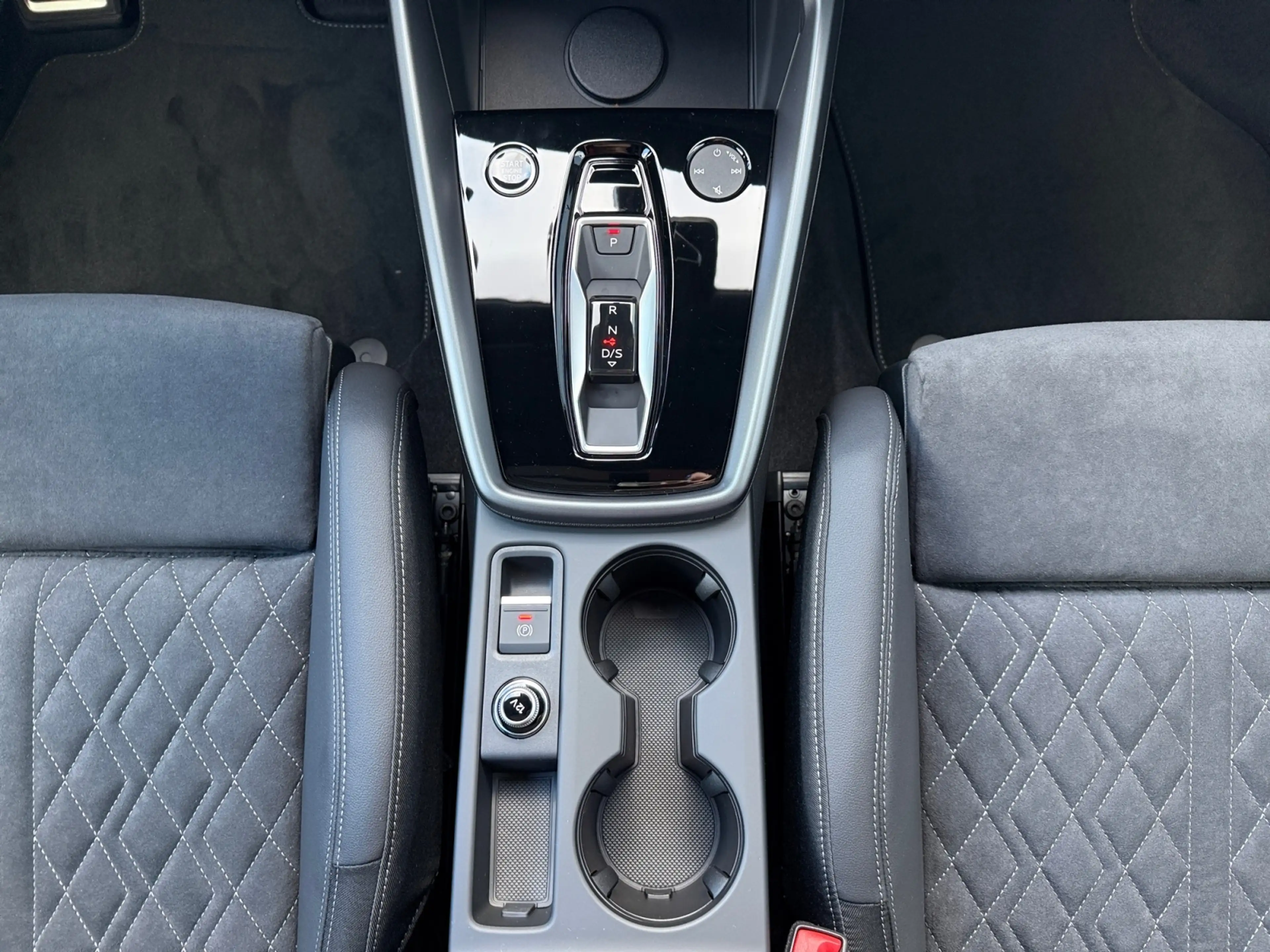 Audi A3 Sportback 1.5 TFSI S-tronic S-line Pano ACC TechP — photo 15