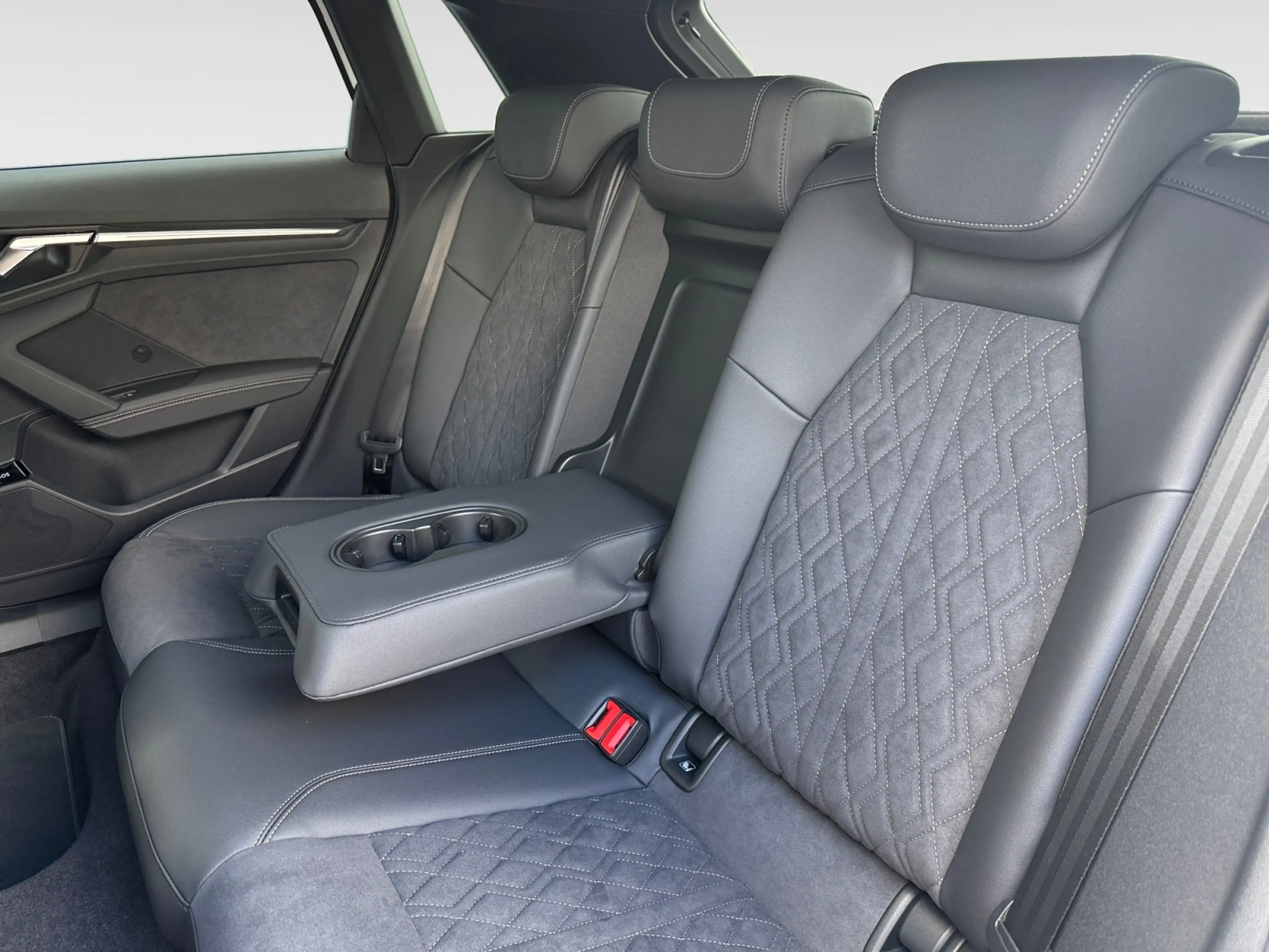 Audi A3 Sportback 1.5 TFSI S-tronic S-line Pano ACC TechP — photo 9
