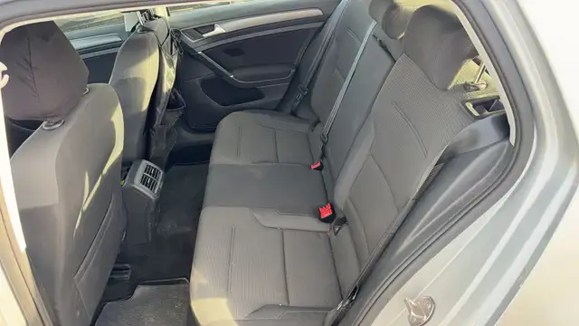 Volkswagen Golf view 9