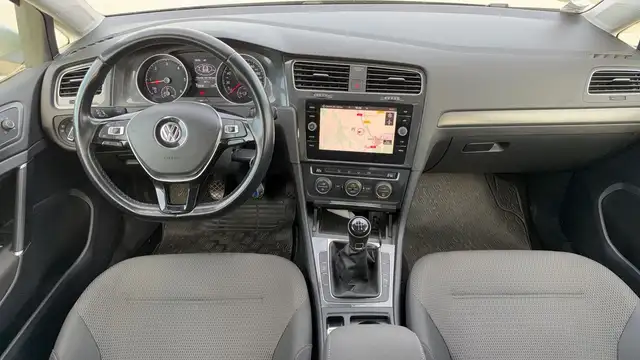 Volkswagen Golf view 11
